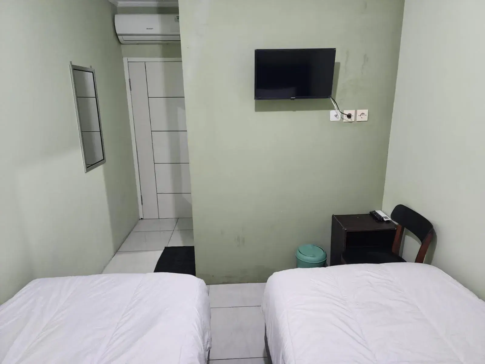 Deluxe Twin Room in Omah Pandhoek Family Syariah by Stayku Deluxe Twin Room in Omah Pandhoek Family Syariah by Stayku