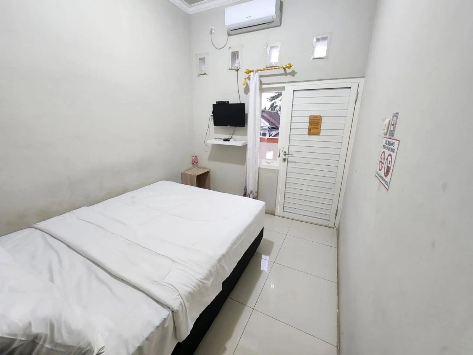 Bed in Omah Pandhoek Family Syariah by Stayku