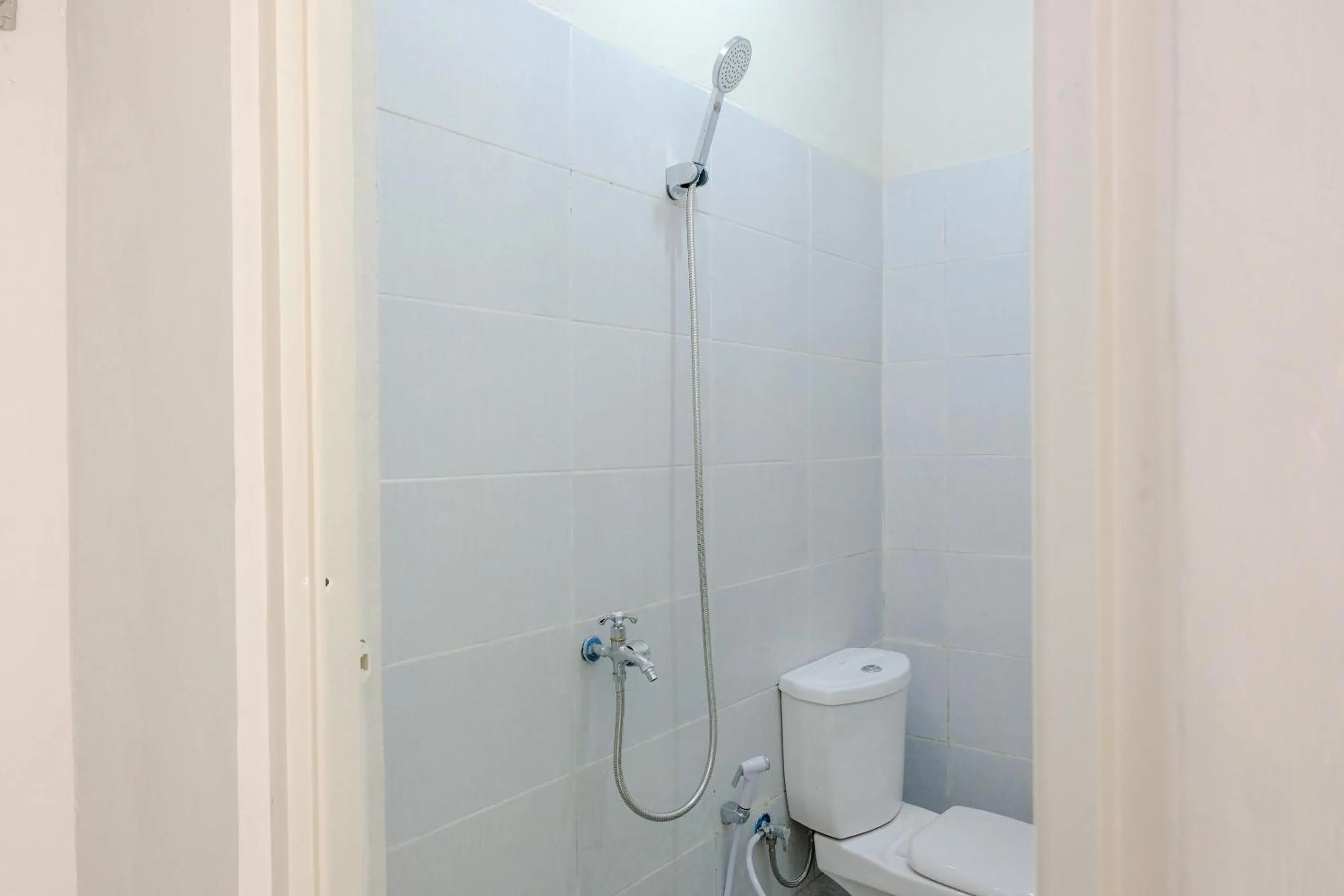 Bathroom in Omah Pandhoek Family Syariah by Stayku