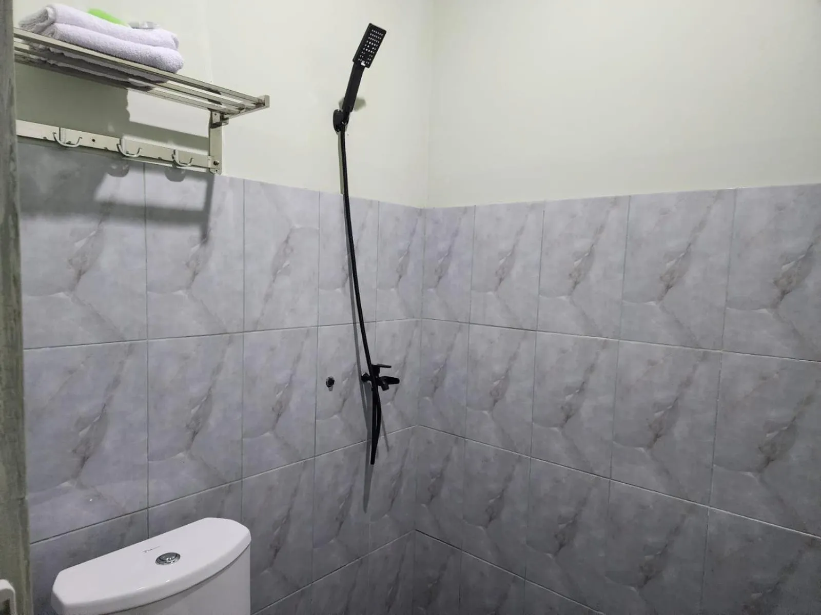 Shower in Omah Pandhoek Family Syariah by Stayku