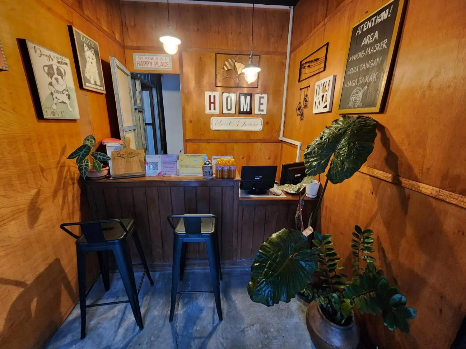 Lobby or reception in Omah Pandhoek Family Syariah by Stayku