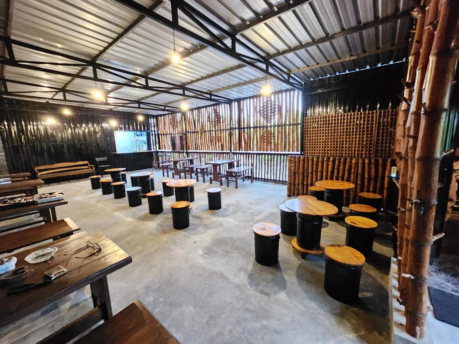 Restaurant/places to eat in Omah Pandhoek Family Syariah by Stayku