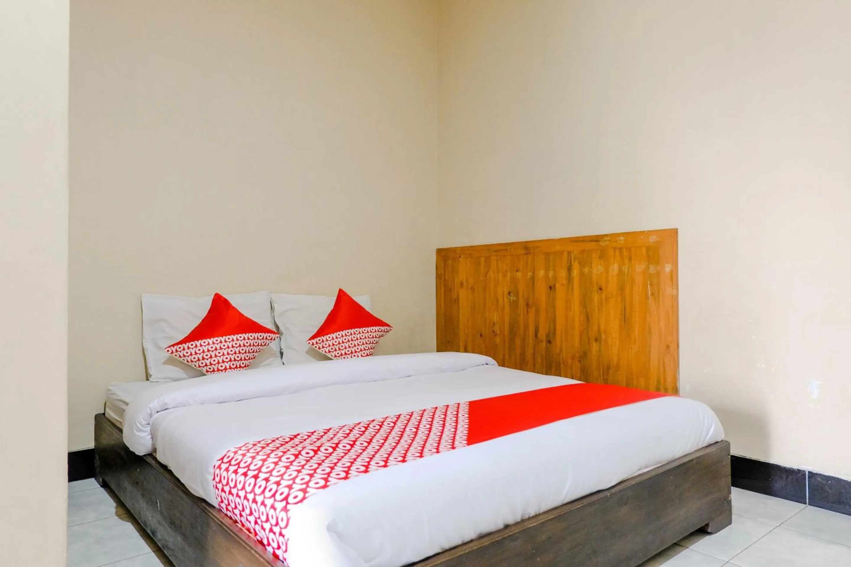 Bedroom, Bed in Hotel O otel Graha Prima