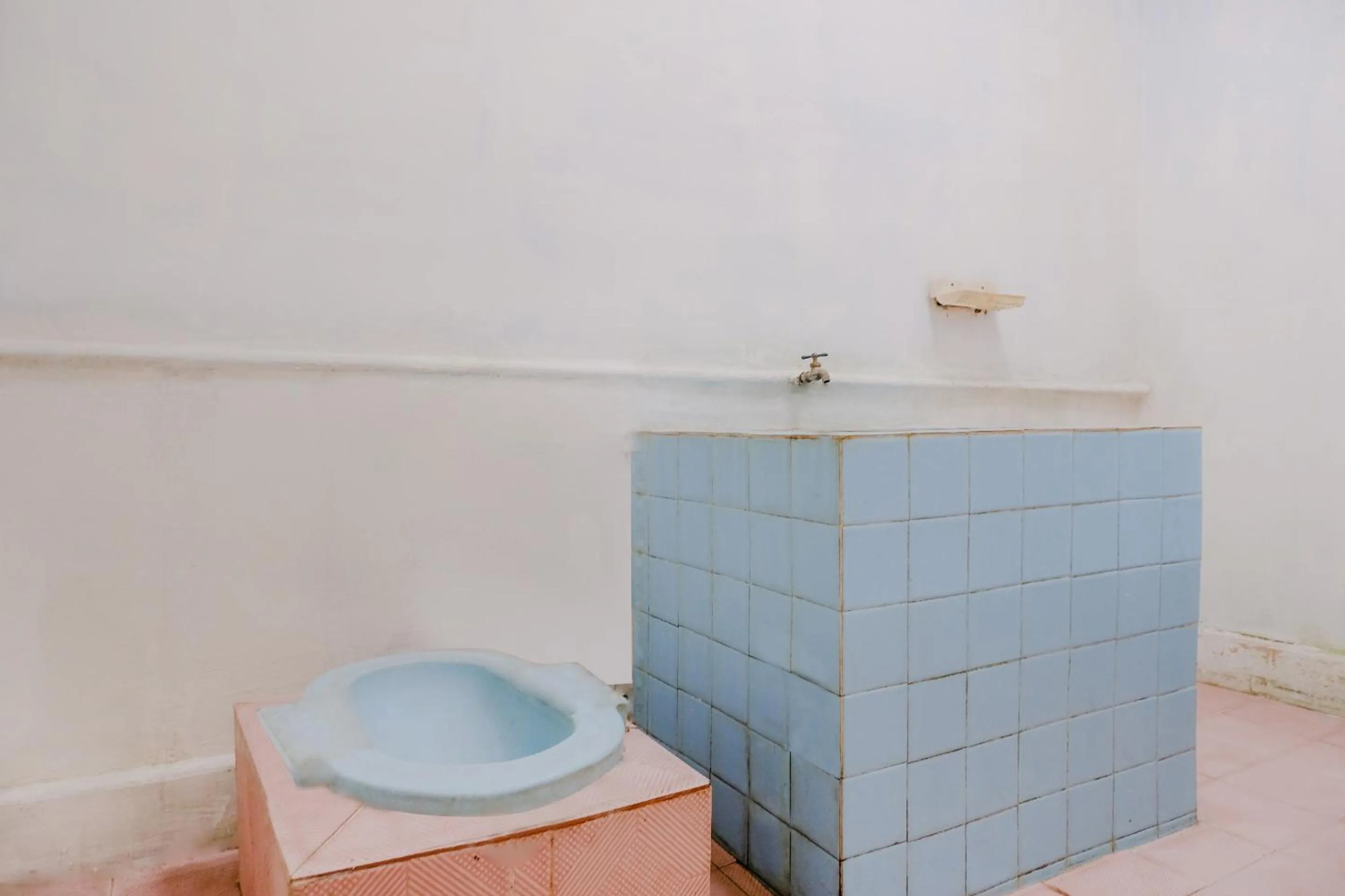 Bathroom in OYO Life 2638 Hotel Raya