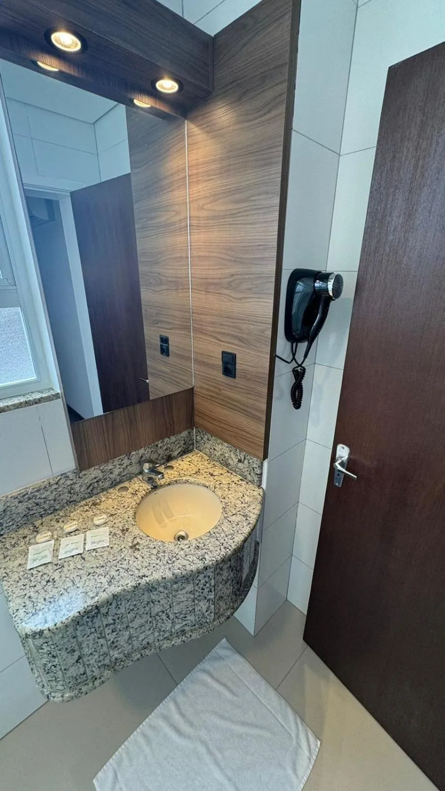 Bathroom in Afford Hotéis