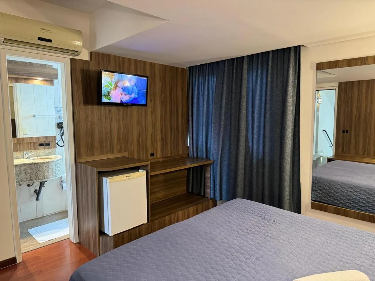 Bathroom, Bed in Afford Hotéis