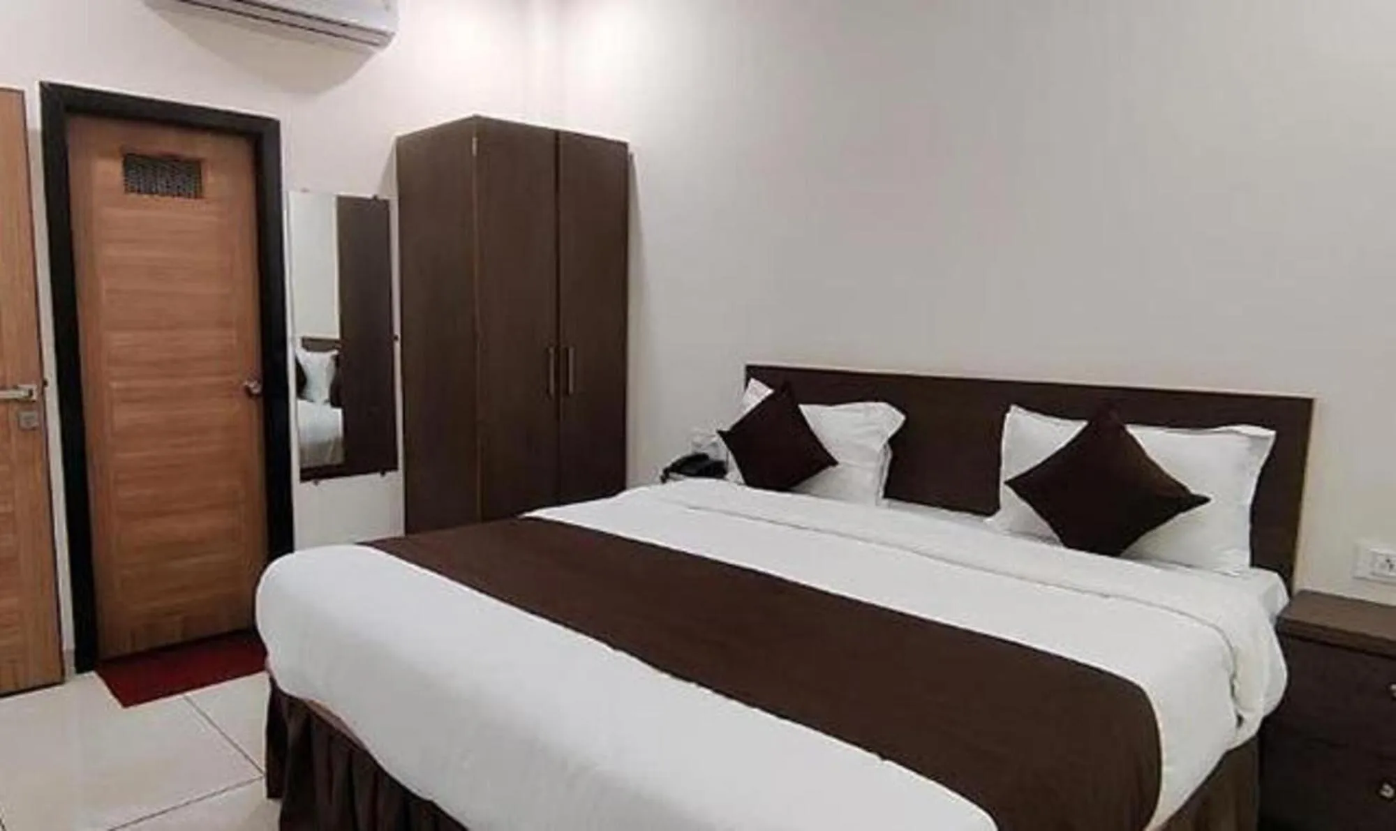 Photo of the whole room, Bed in Hotel Golden Rays