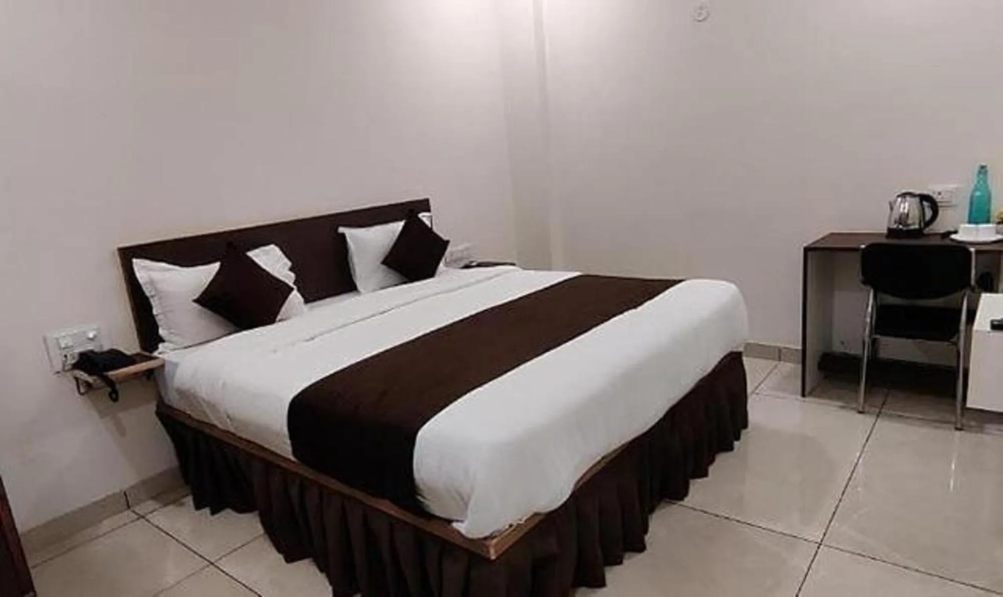 Photo of the whole room, Bed in Hotel Golden Rays