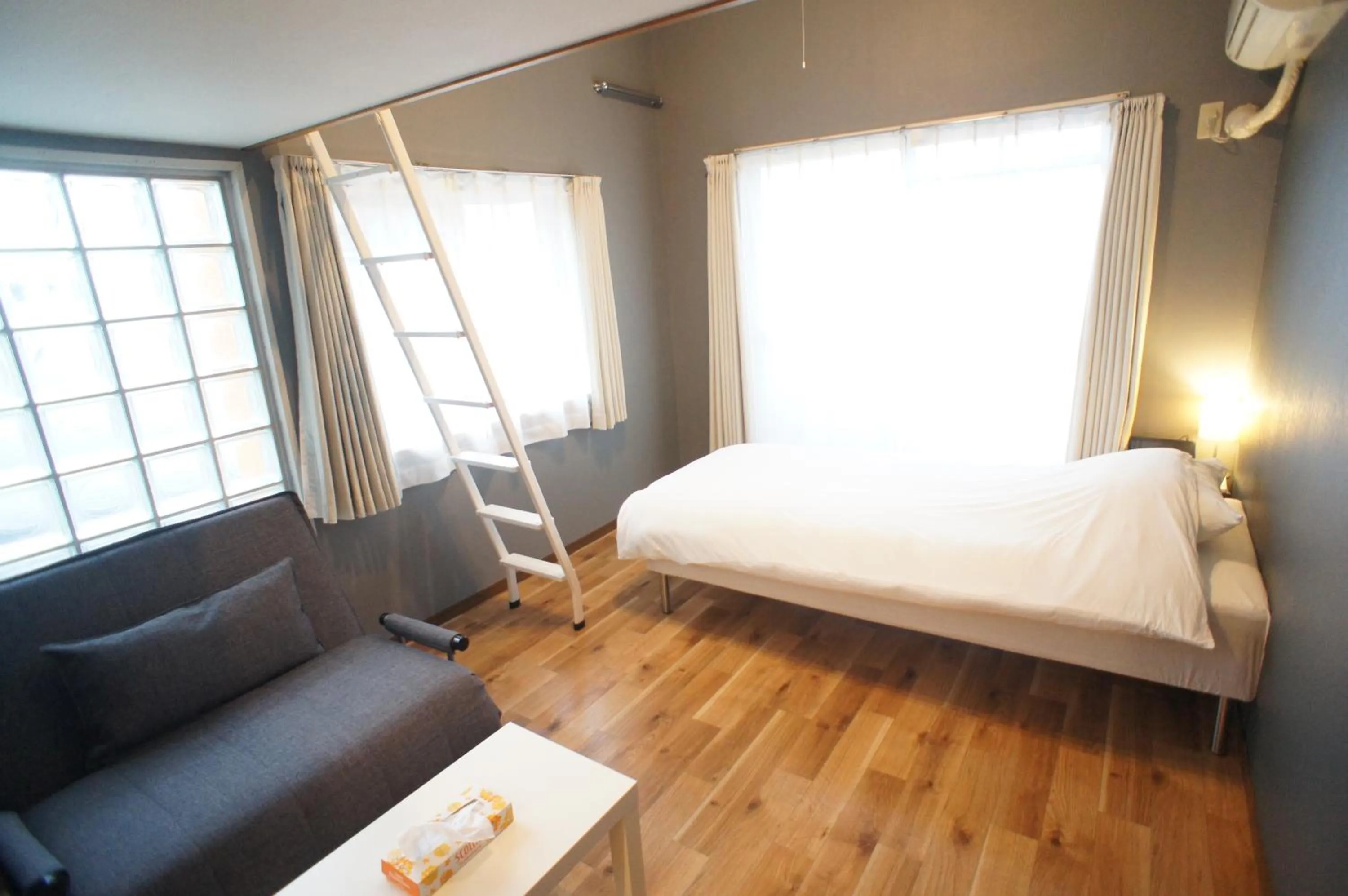 Bed in Plusone Nishikoen