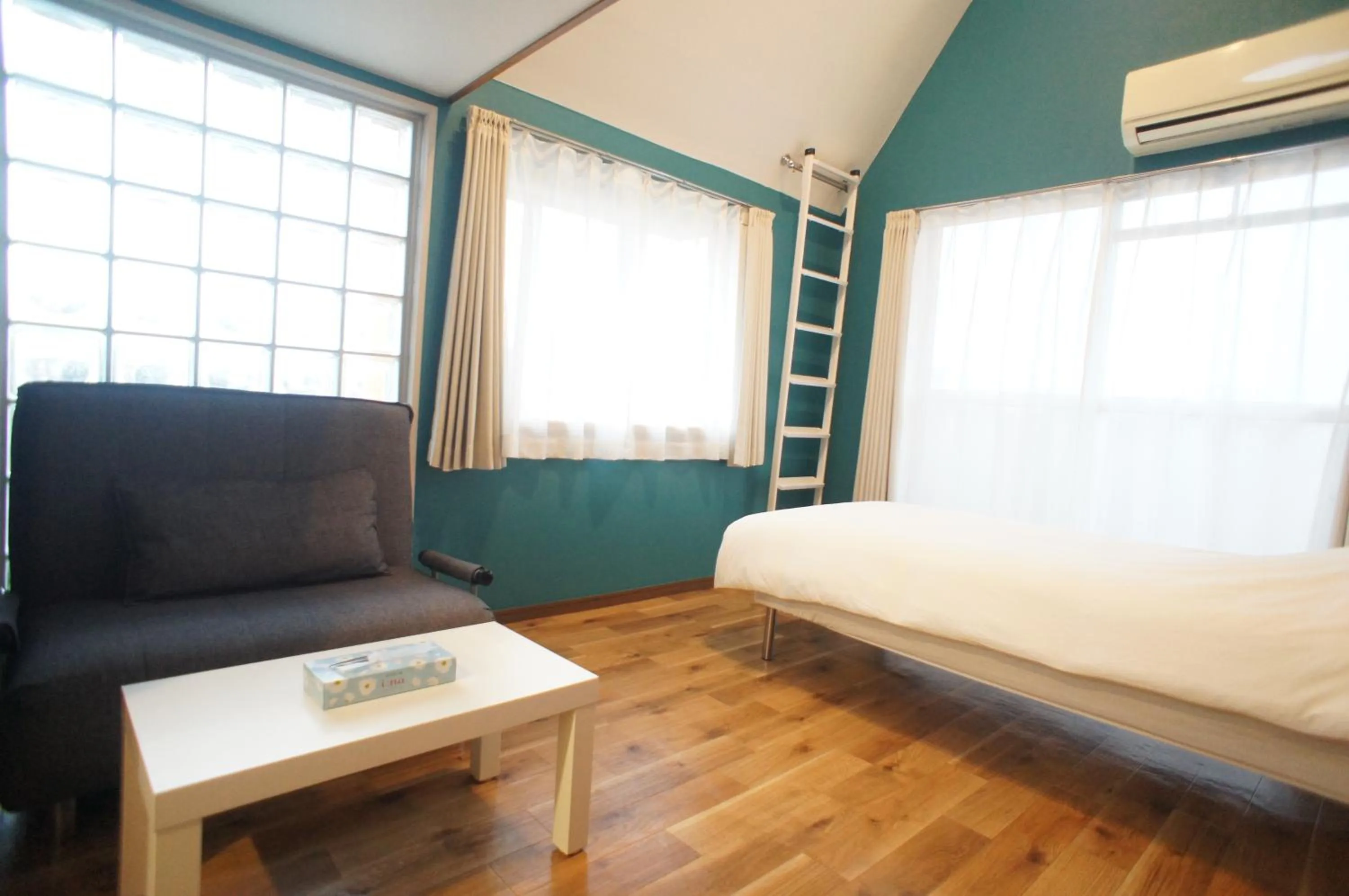 Bed in Plusone Nishikoen