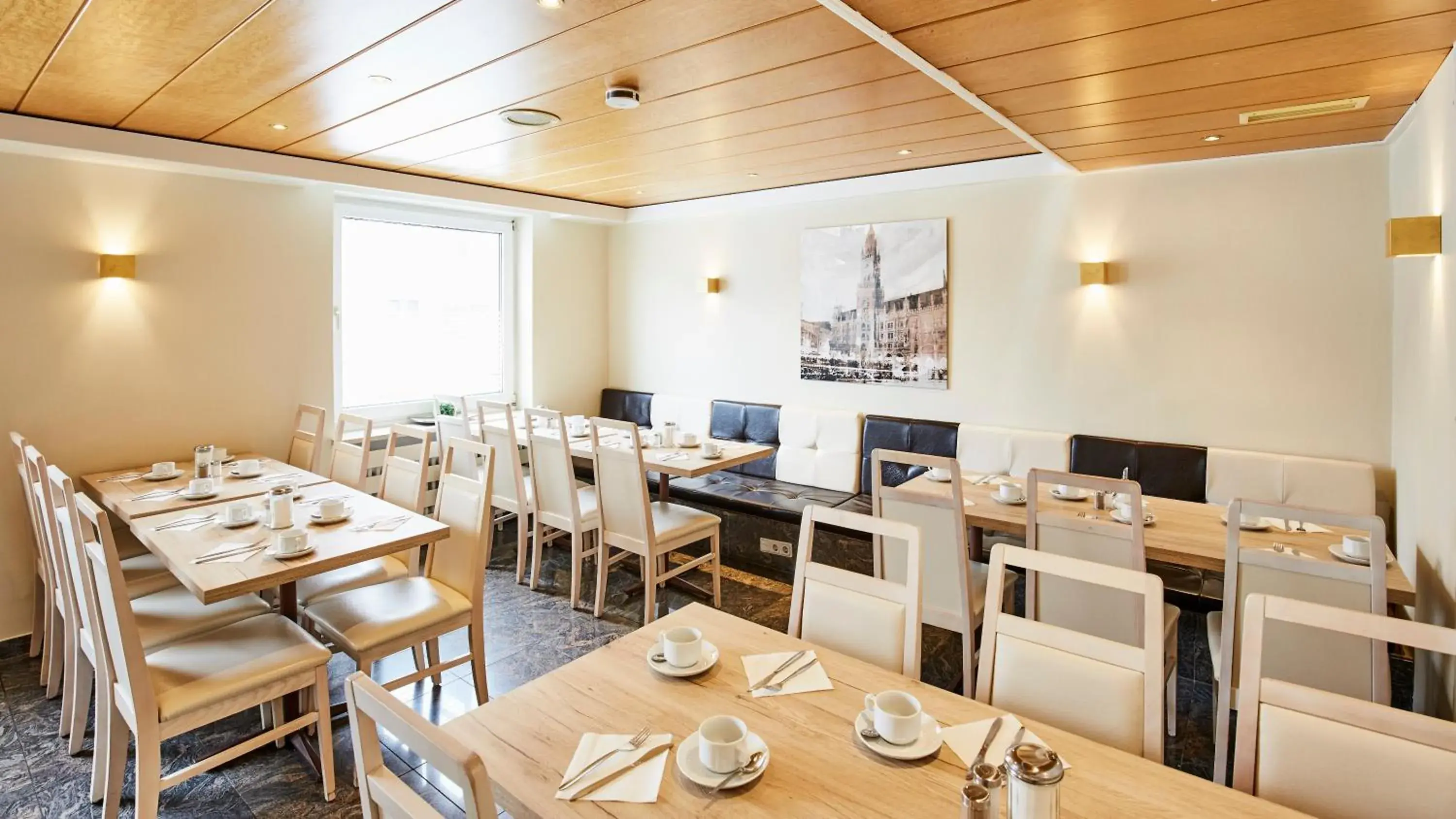 Restaurant/places to eat in Hotel Imperial Restaurant/places to eat in Hotel Imperial