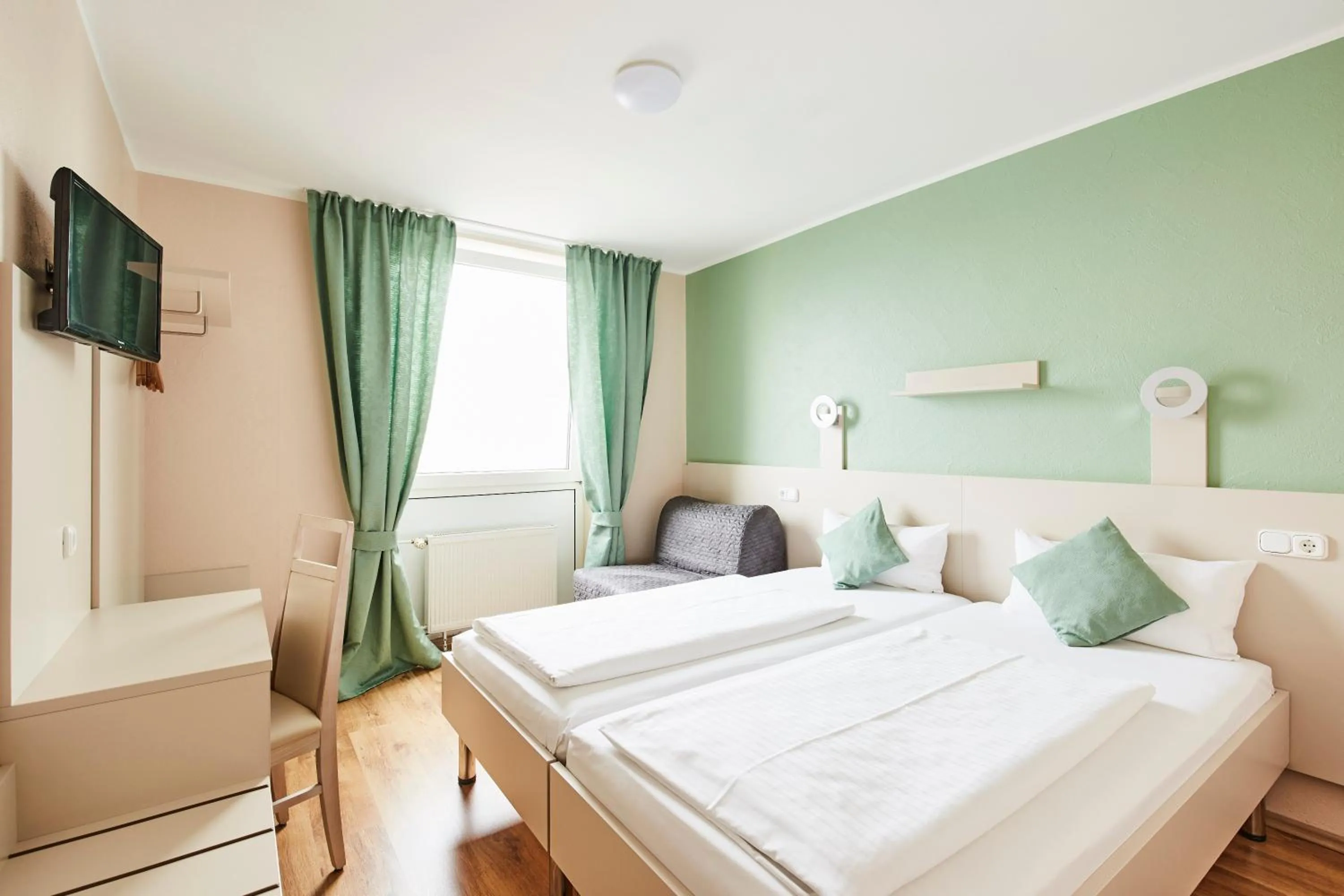 Photo of the whole room, Bed in Hotel Imperial