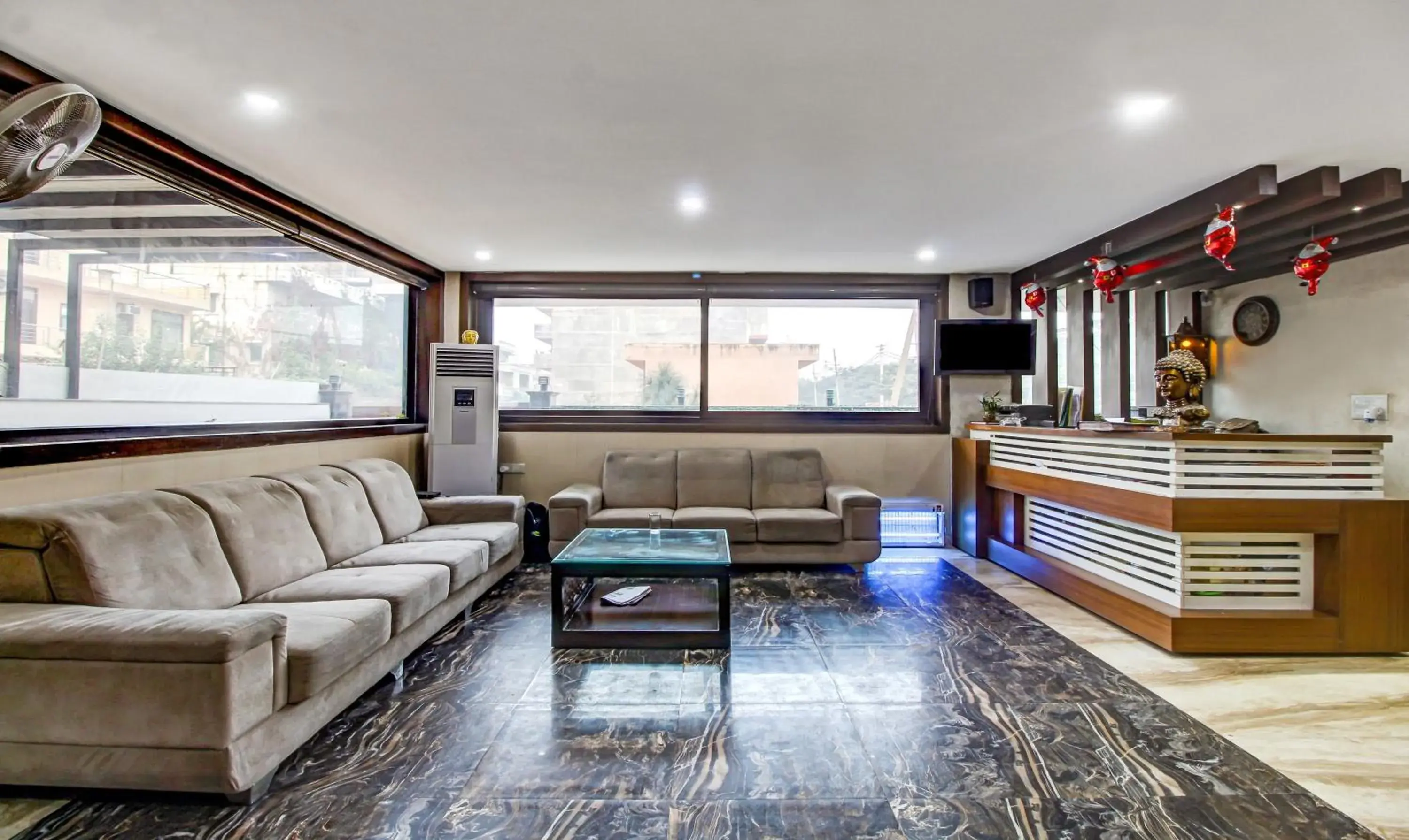 Lobby or reception in Treebo M2M Residency Sector 46 Lobby or reception in Treebo M2M Residency Sector 46