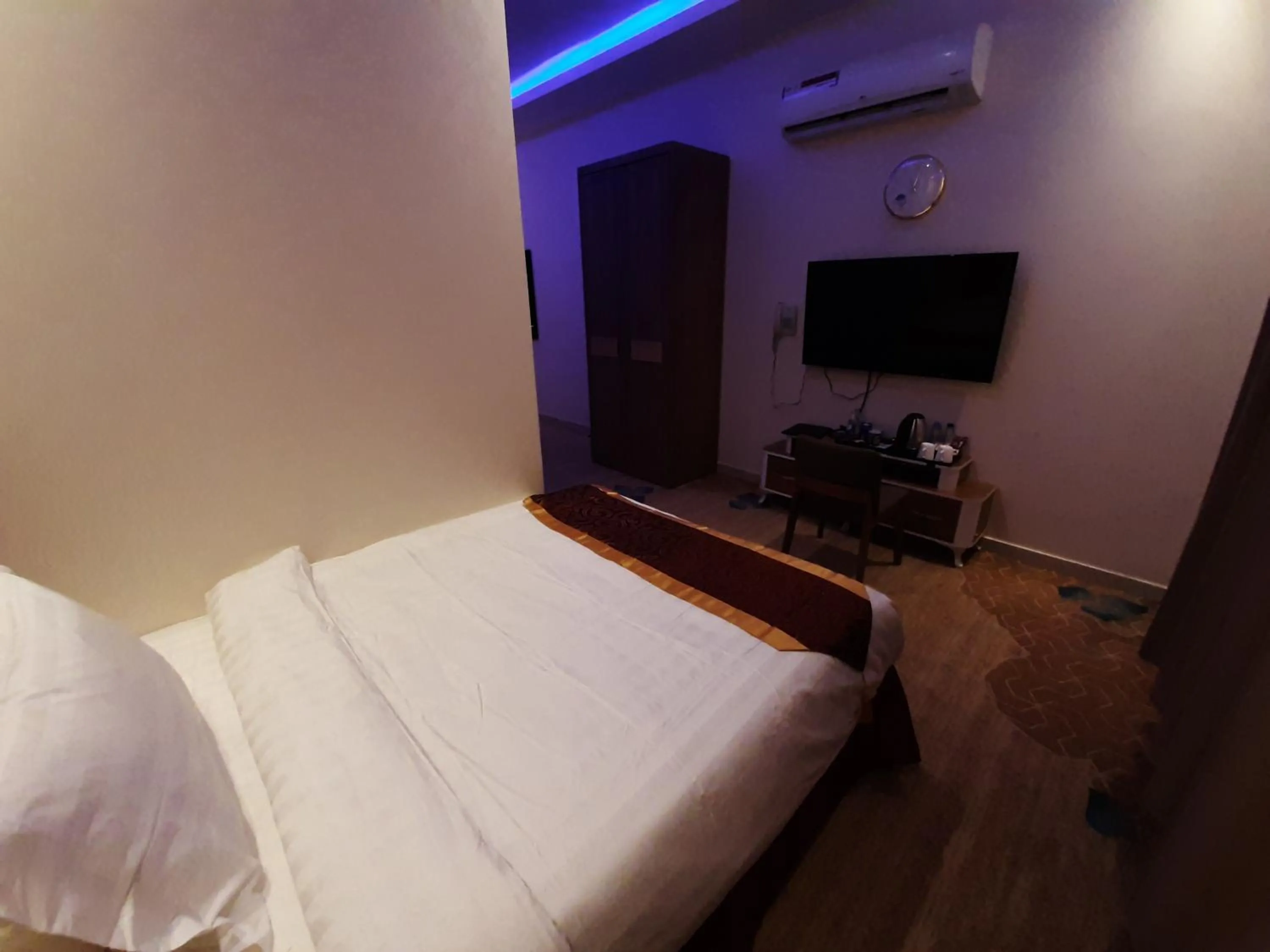 Bed in Qasr Alshamal Hotel