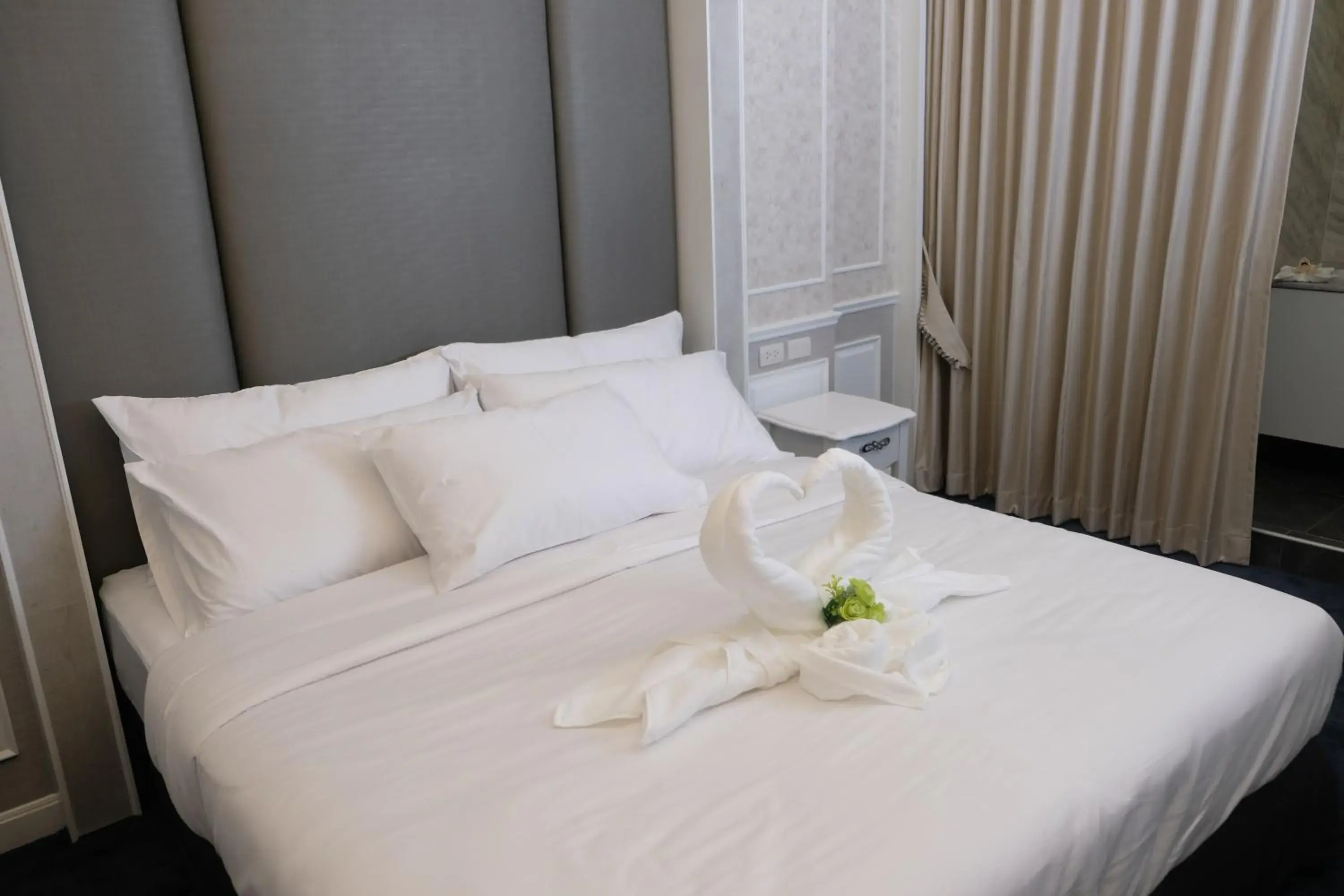 Bed in VARIMANTRA HOTEL Bed in VARIMANTRA HOTEL