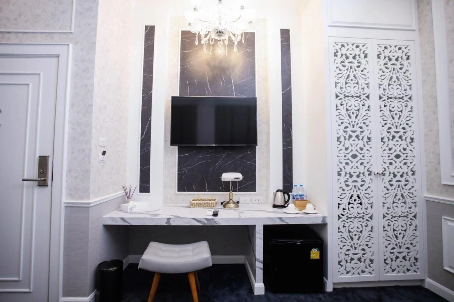 TV and multimedia in VARIMANTRA HOTEL