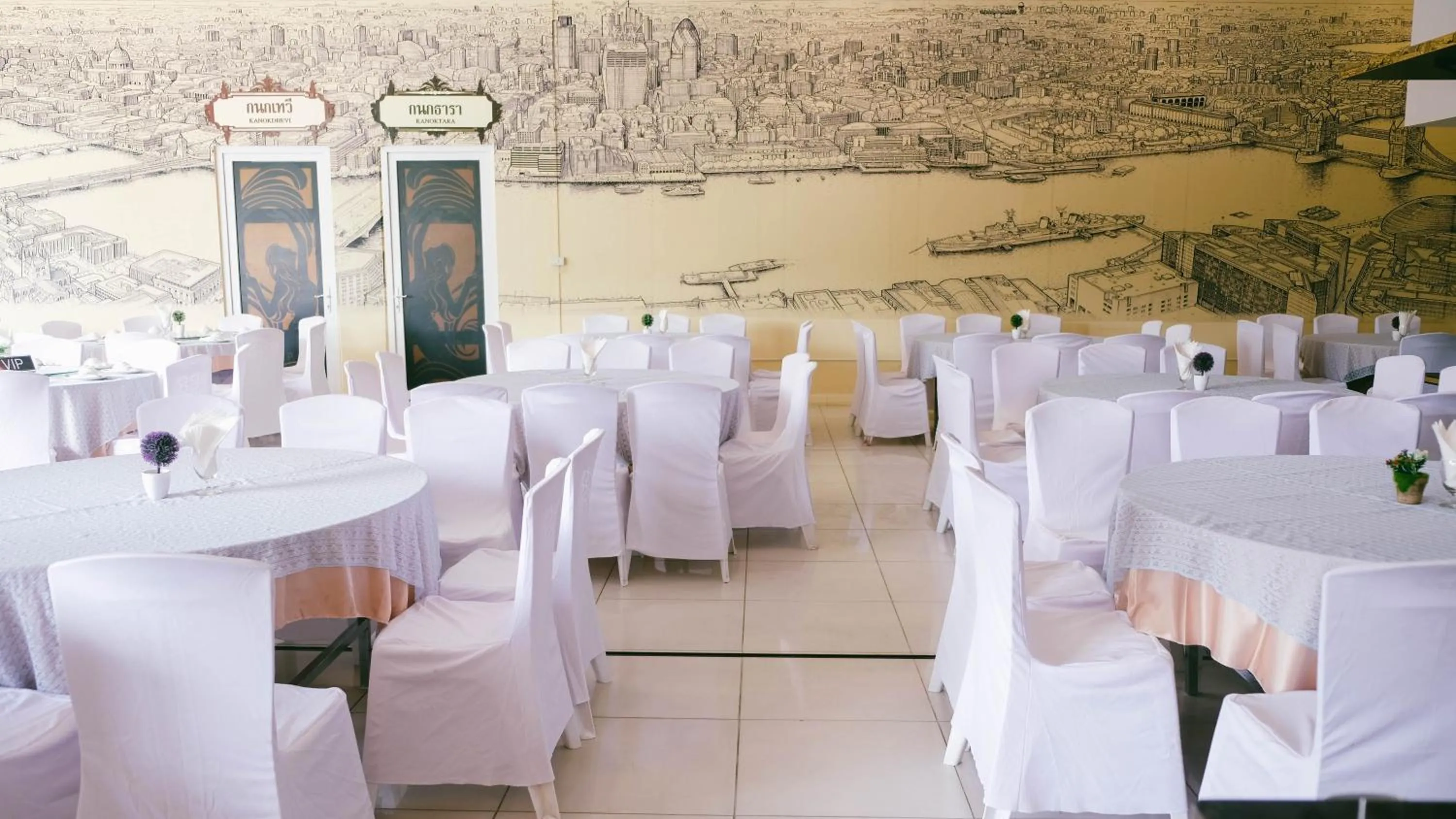 Restaurant/places to eat in VARIMANTRA HOTEL