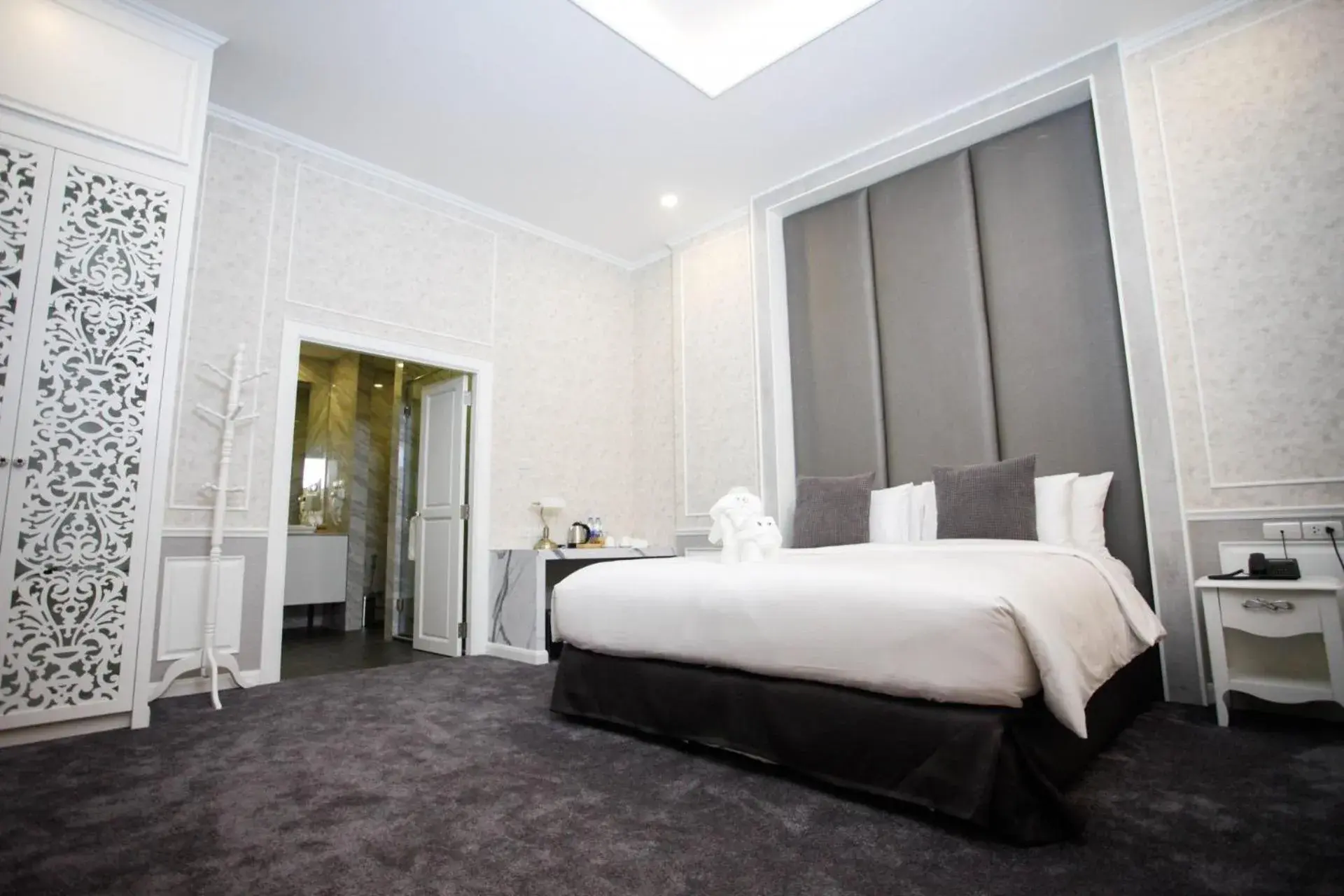 Honeymoon Suite in VARIMANTRA HOTEL Honeymoon Suite in VARIMANTRA HOTEL