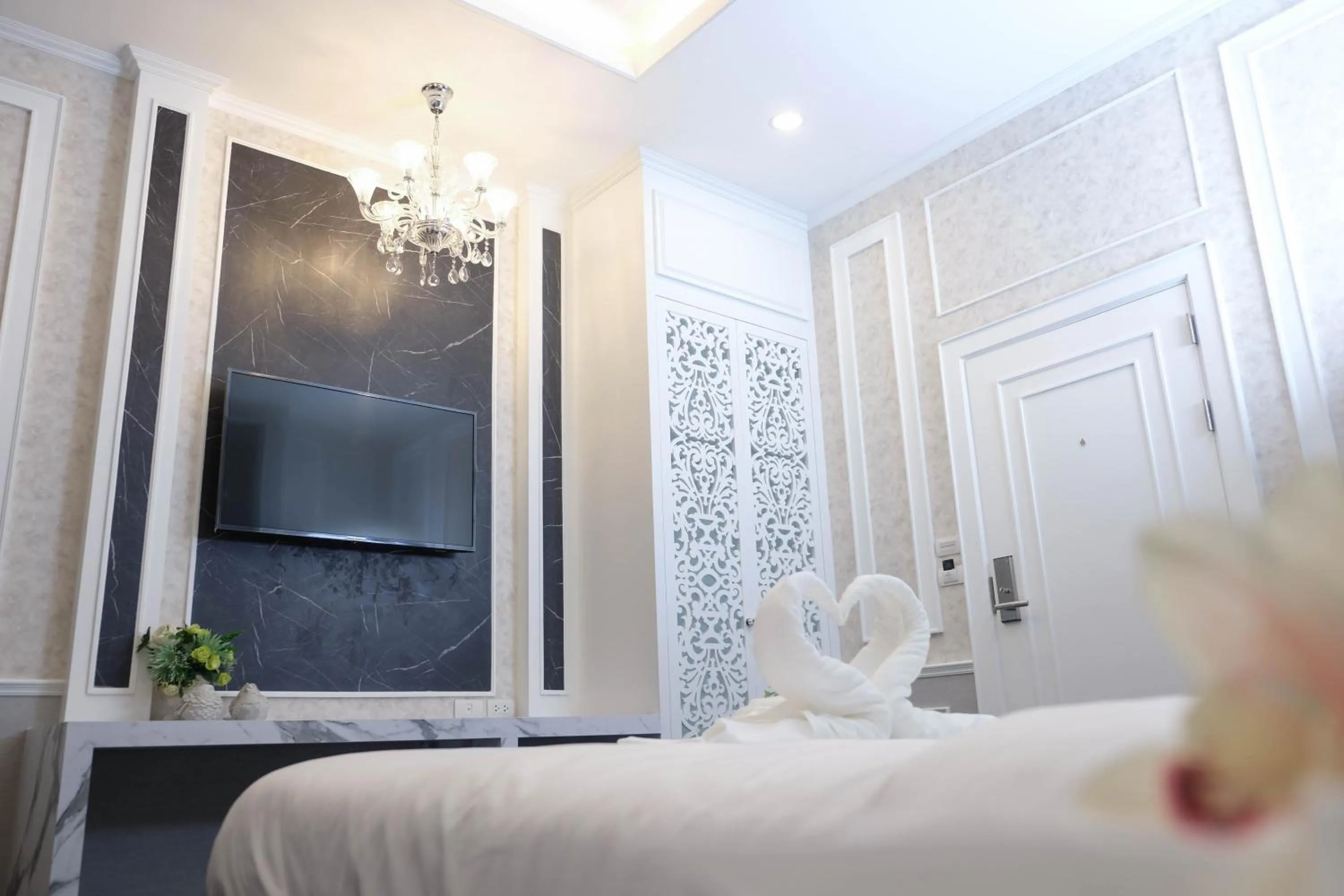 TV and multimedia, Bed in VARIMANTRA HOTEL