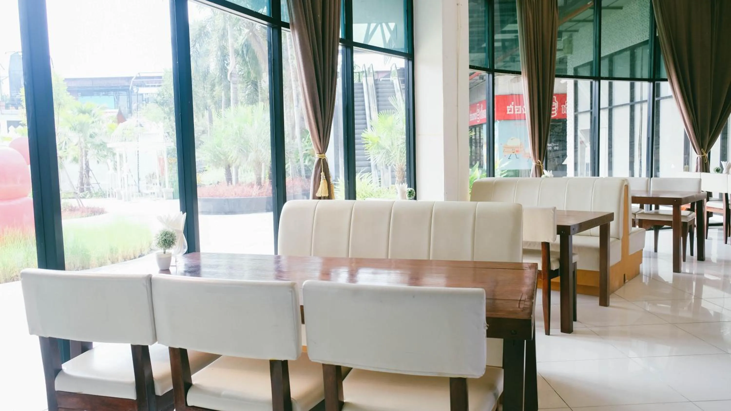 Restaurant/places to eat in VARIMANTRA HOTEL