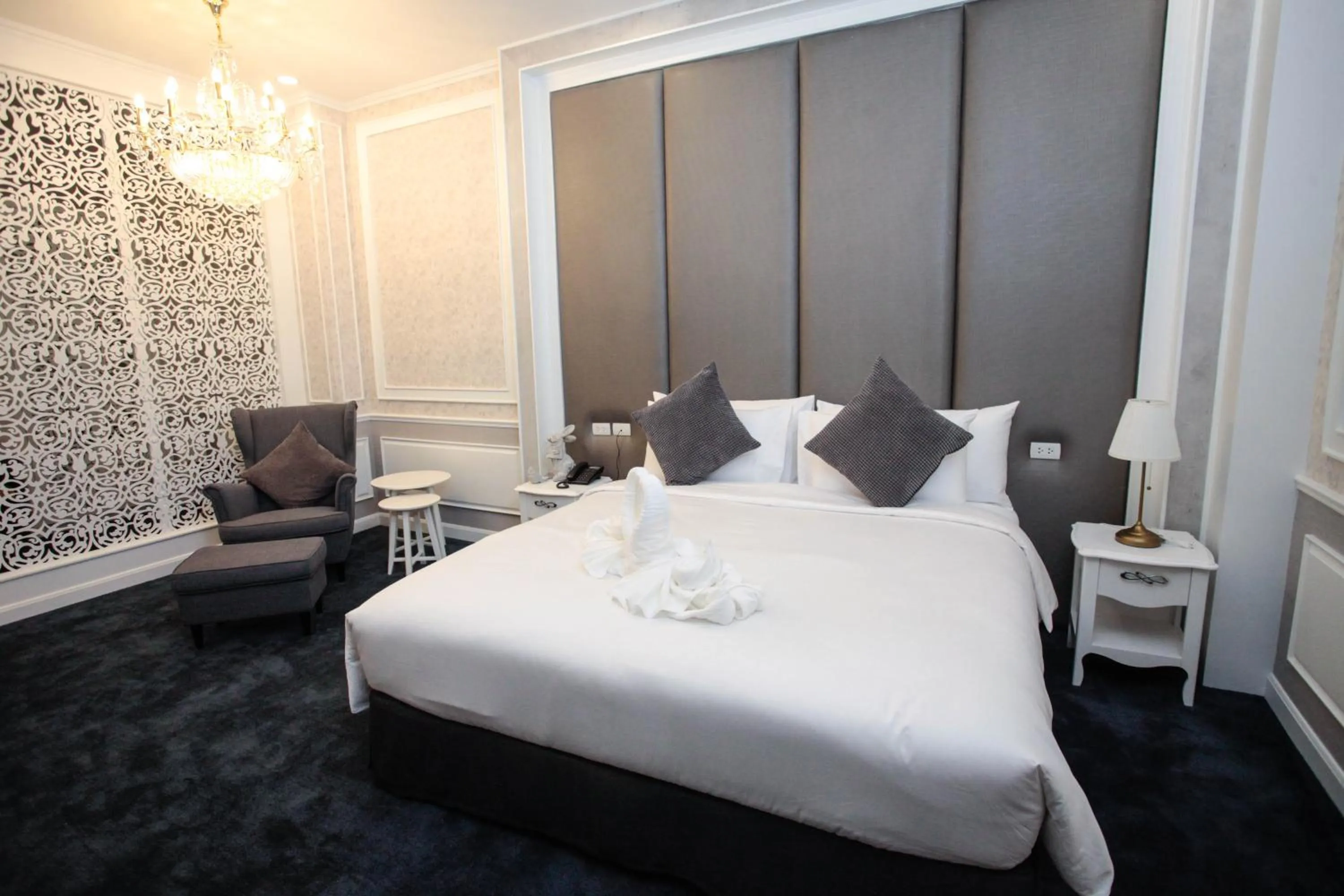 Bed in VARIMANTRA HOTEL