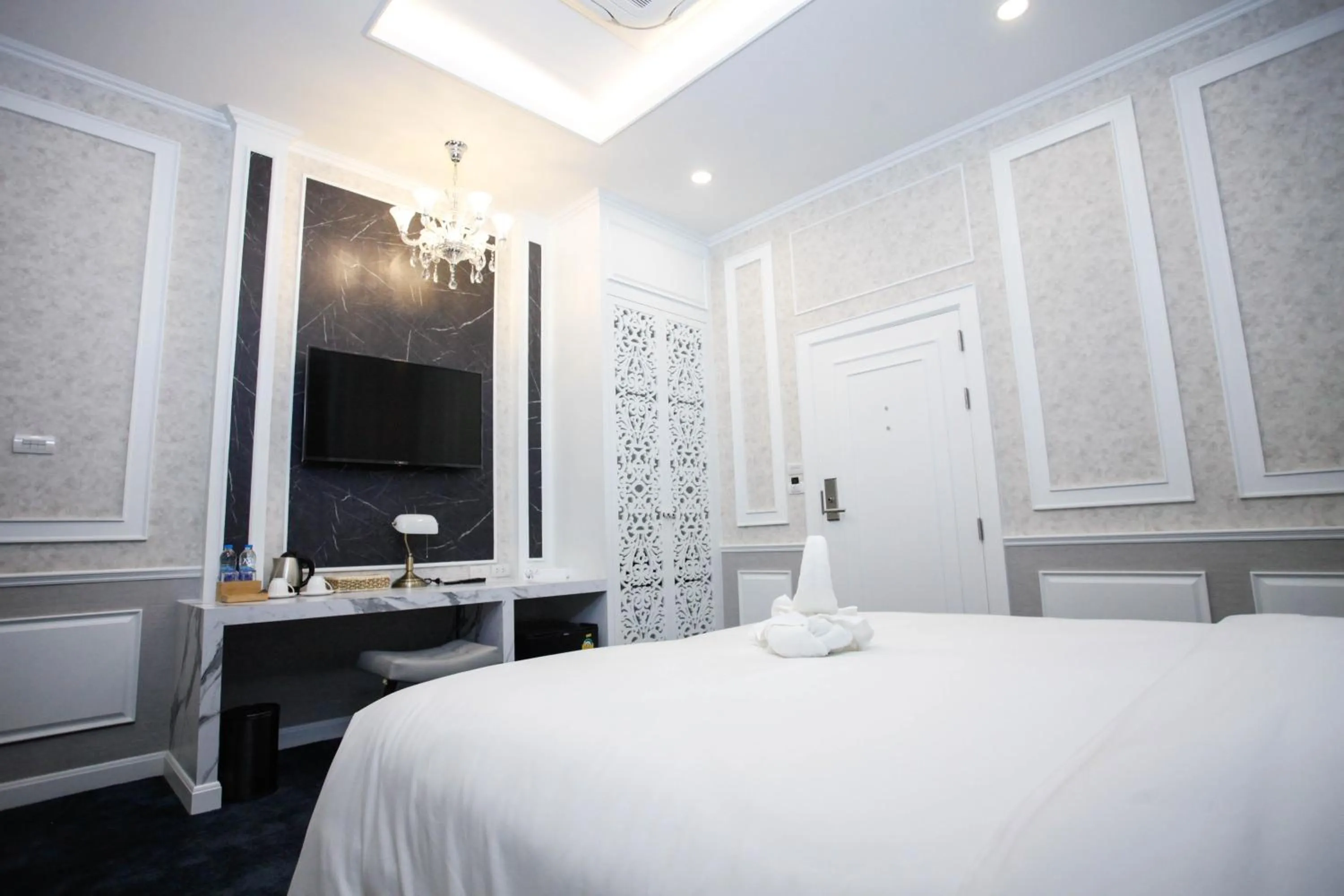 Bed in VARIMANTRA HOTEL