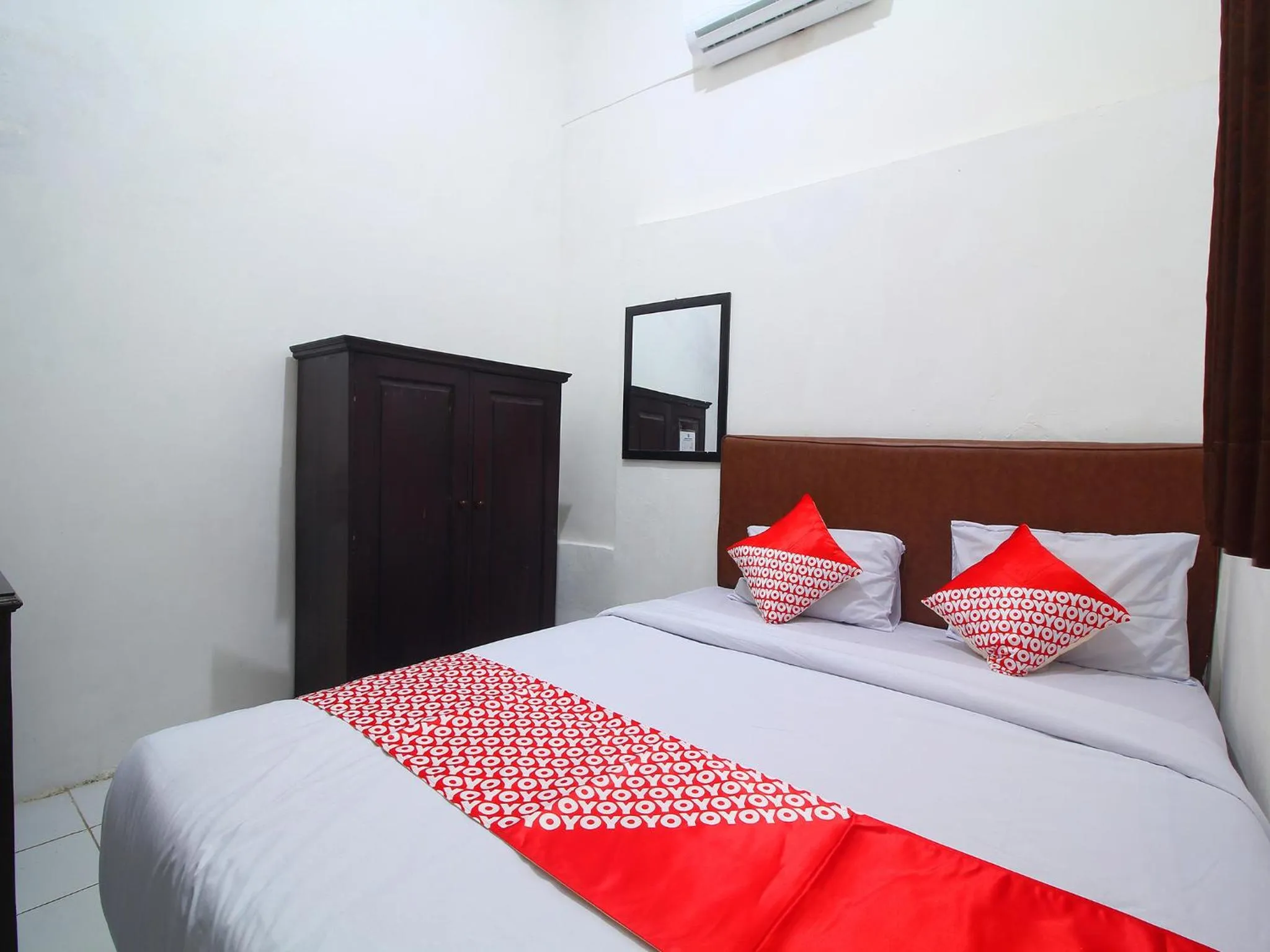Deluxe King Room in Hotel O Lumungga Residence Syariah