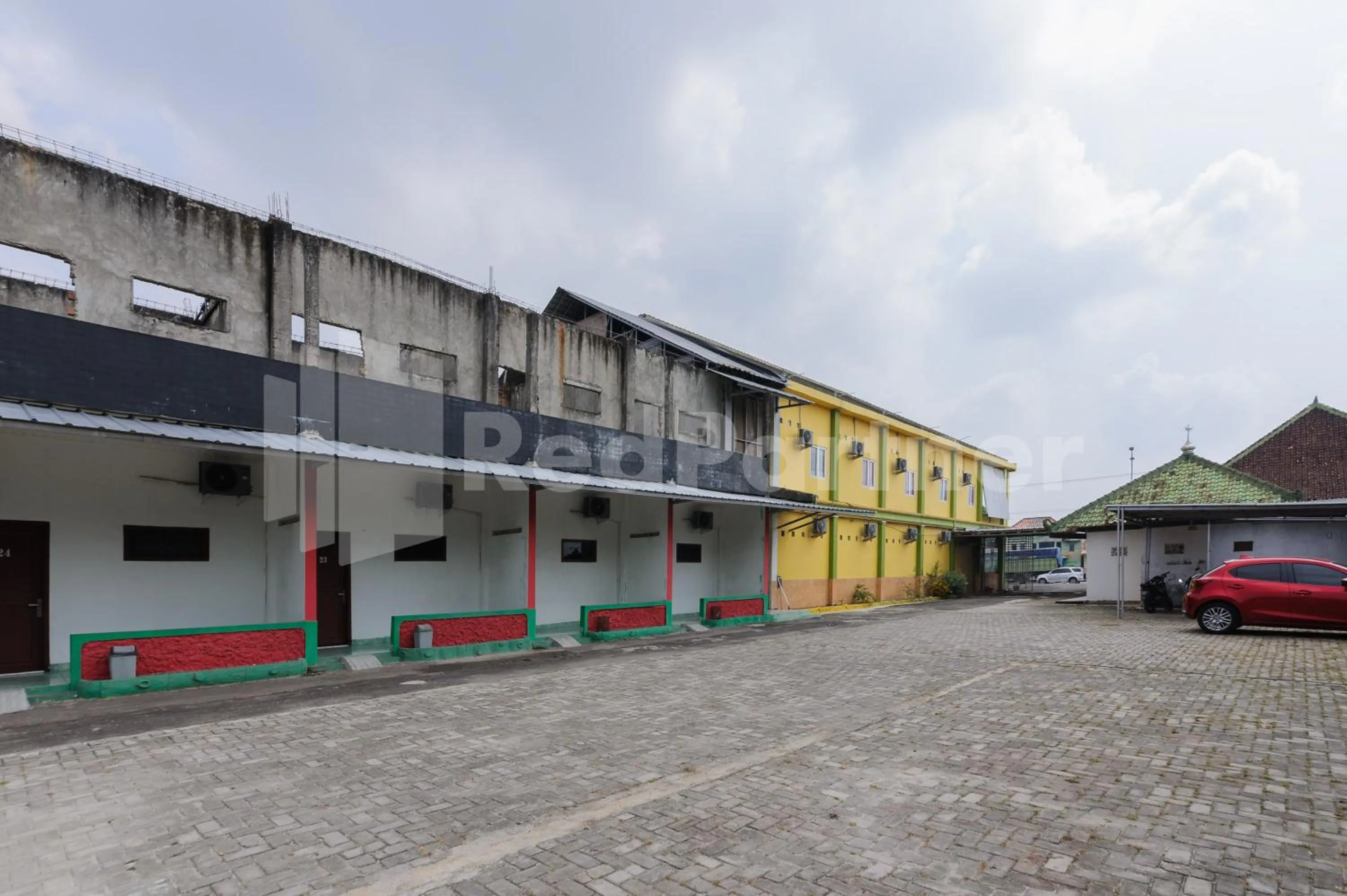 Parking in Homestay Hj Suharti Natar Lampung RedPartner