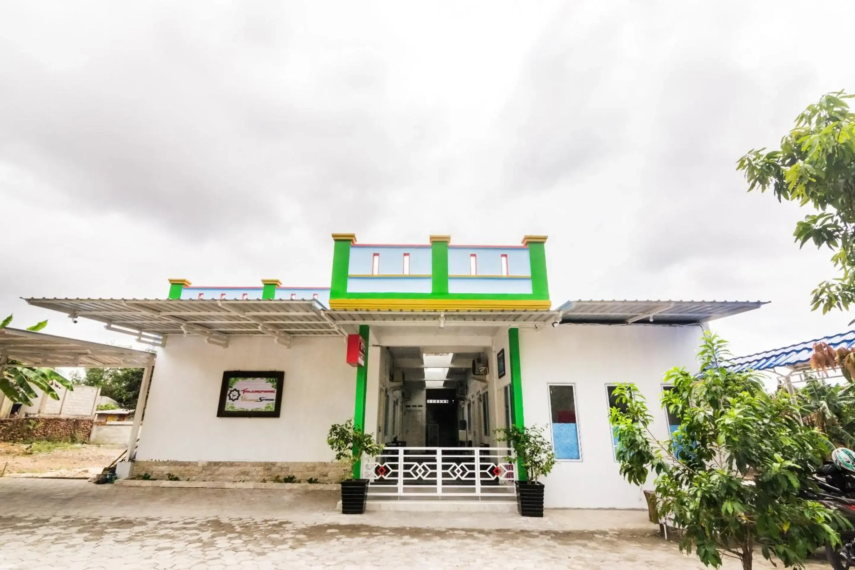 Property building in RedDoorz Syariah near Tanjung Pinang City Center Property building in RedDoorz Syariah near Tanjung Pinang City Center