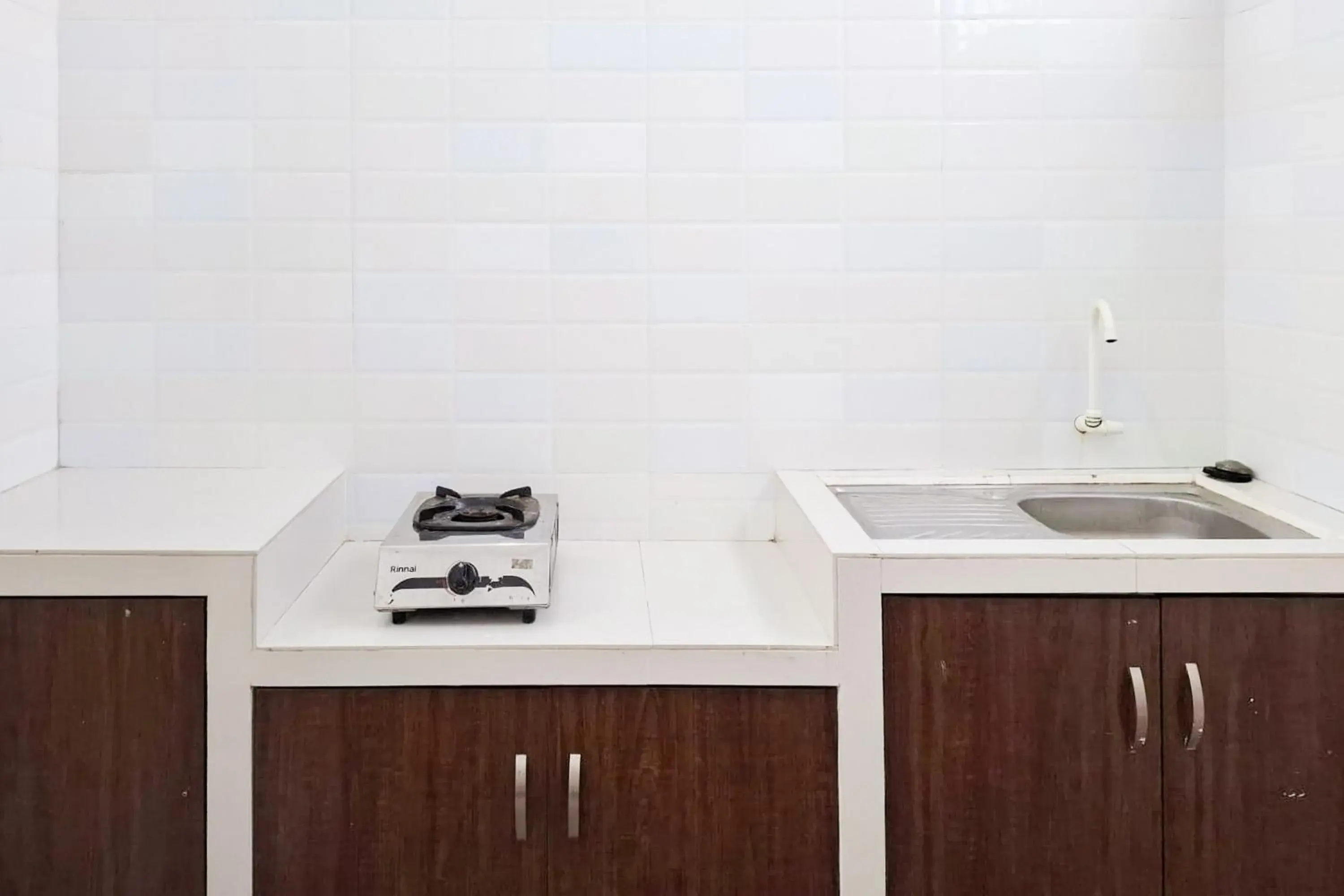 Kitchen or kitchenette in RedDoorz Syariah near Tanjung Pinang City Center Kitchen or kitchenette in RedDoorz Syariah near Tanjung Pinang City Center