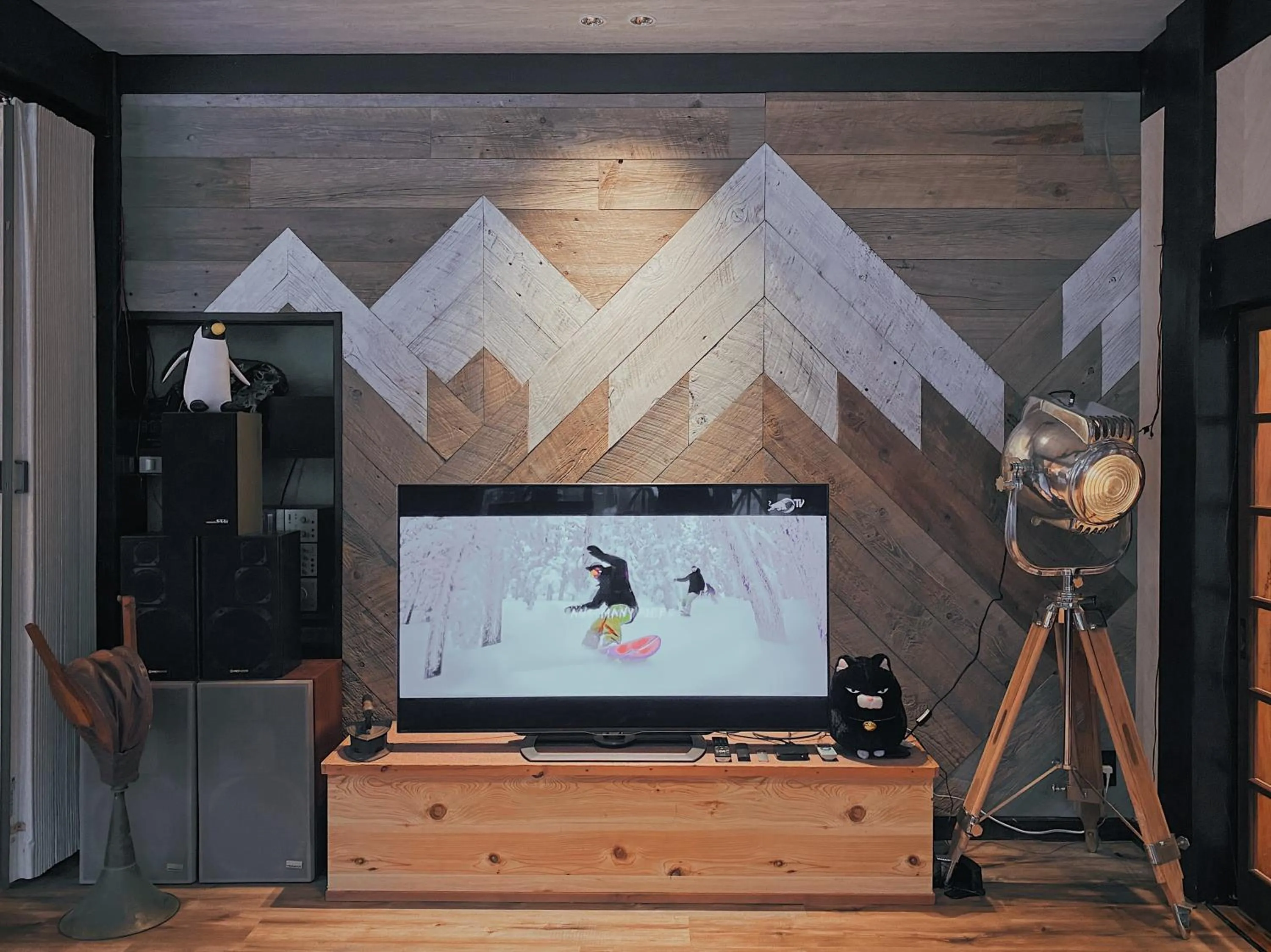 Communal lounge/ TV room in Apricot Pension