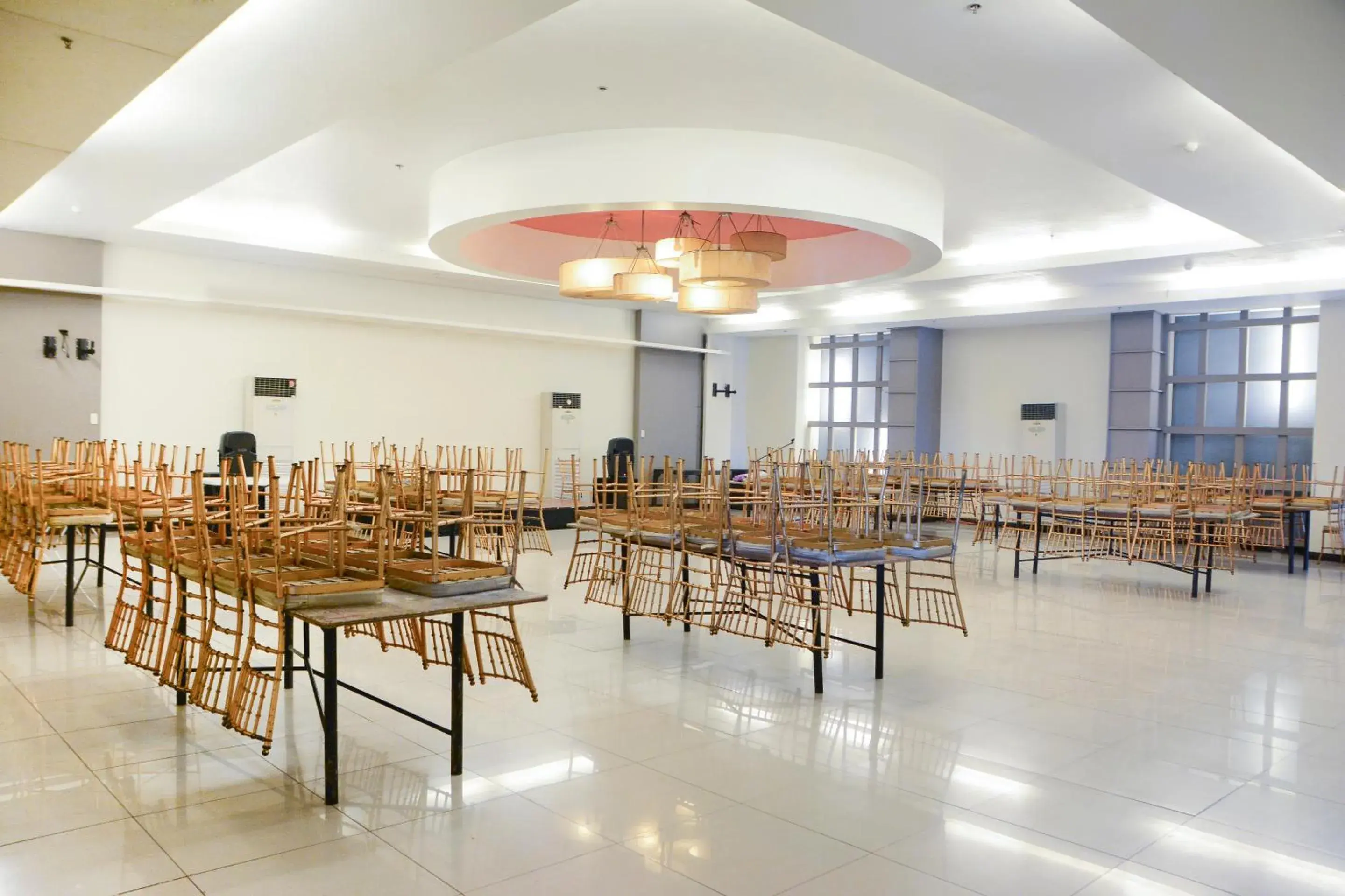 Banquet/Function facilities in East View Hotel Banquet/Function facilities in East View Hotel