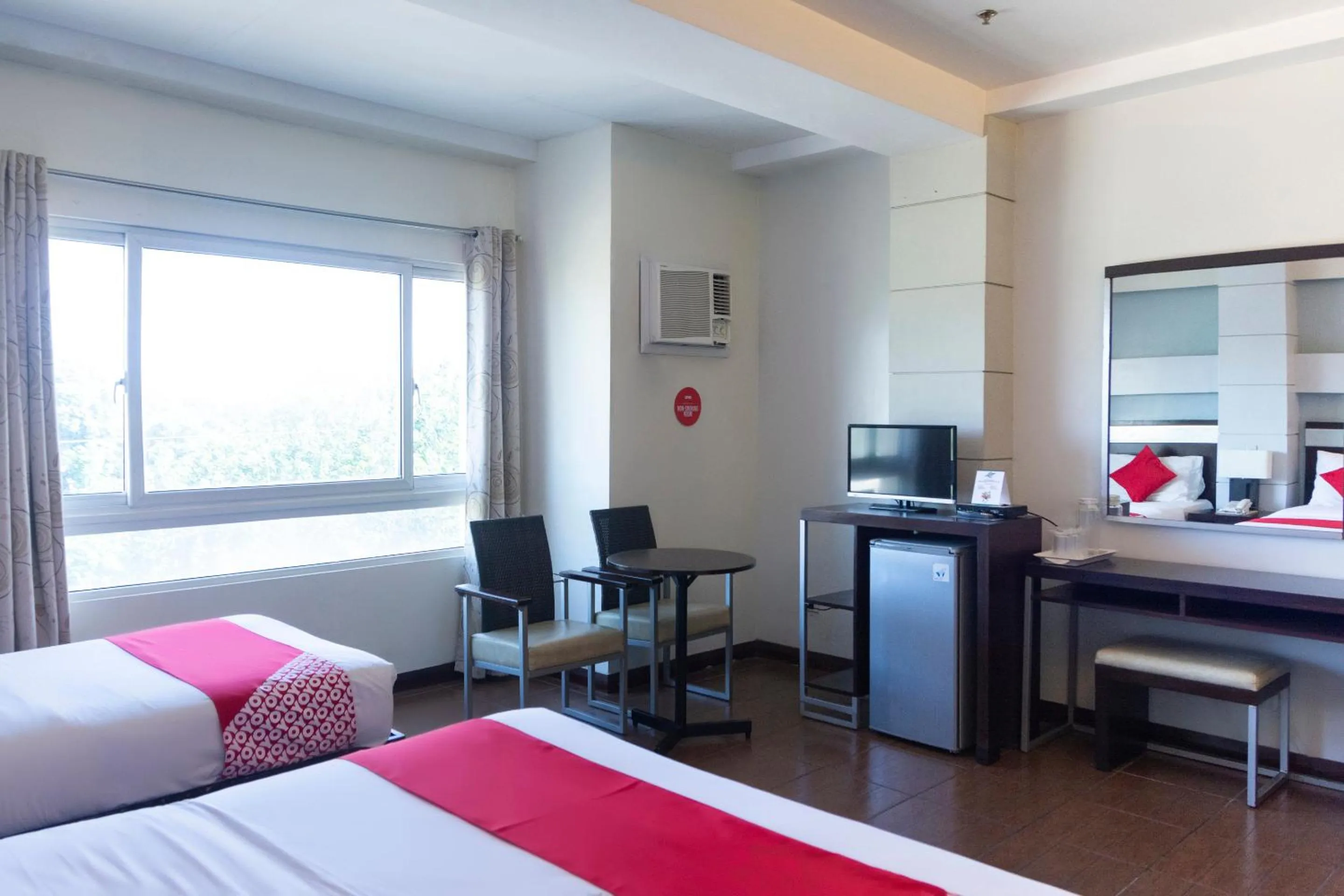 Living room, Bed in East View Hotel