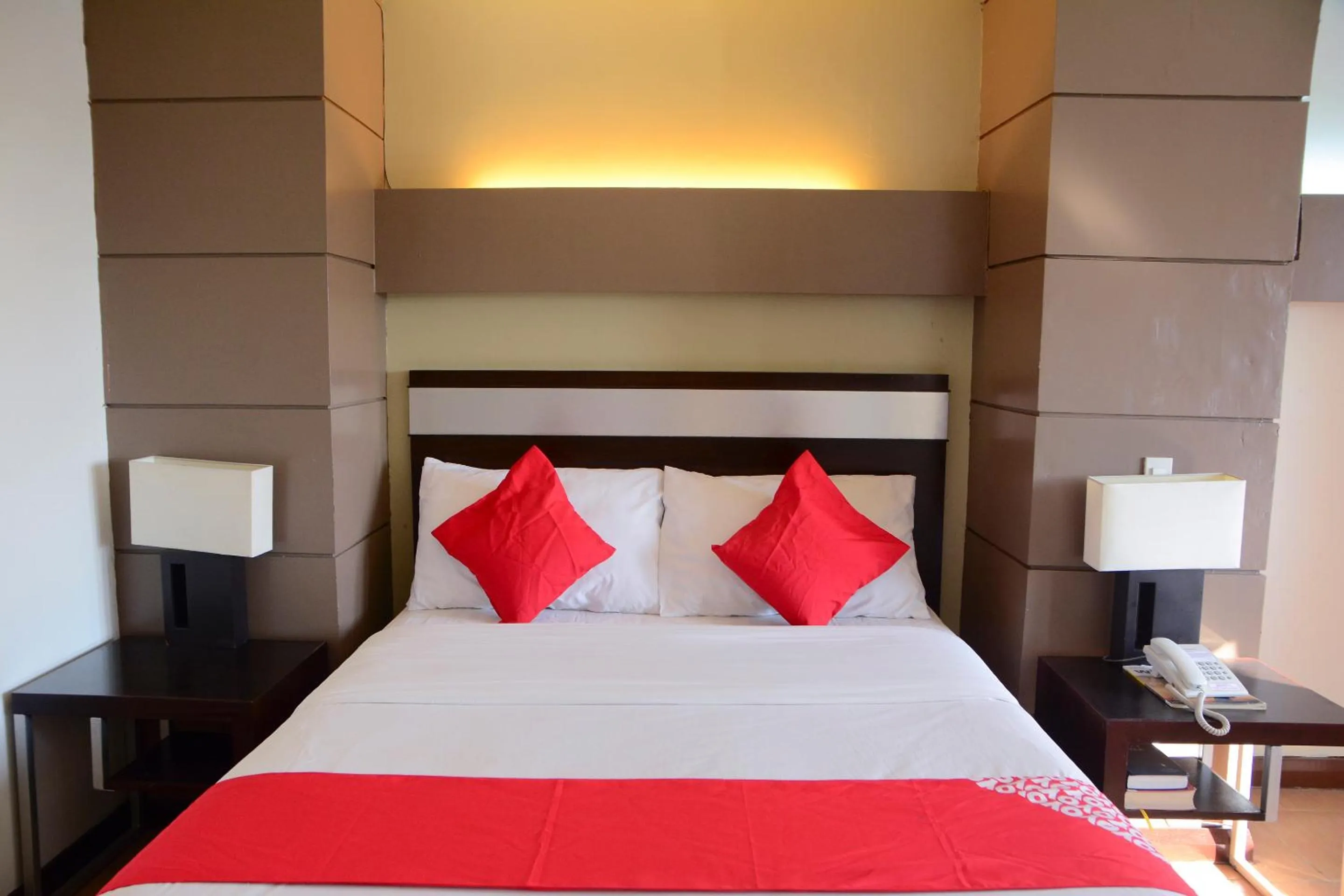 Bedroom, Bed in East View Hotel