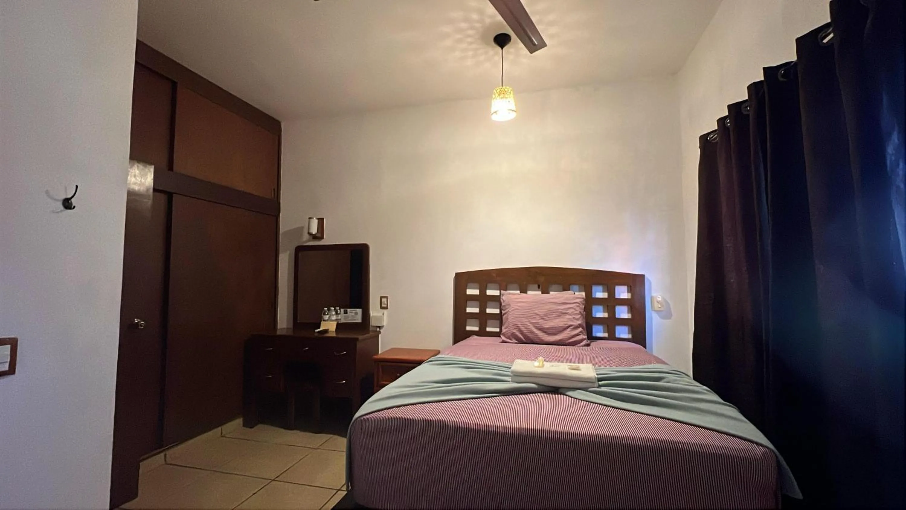 Bed in Hotel Colonos Los Cabos