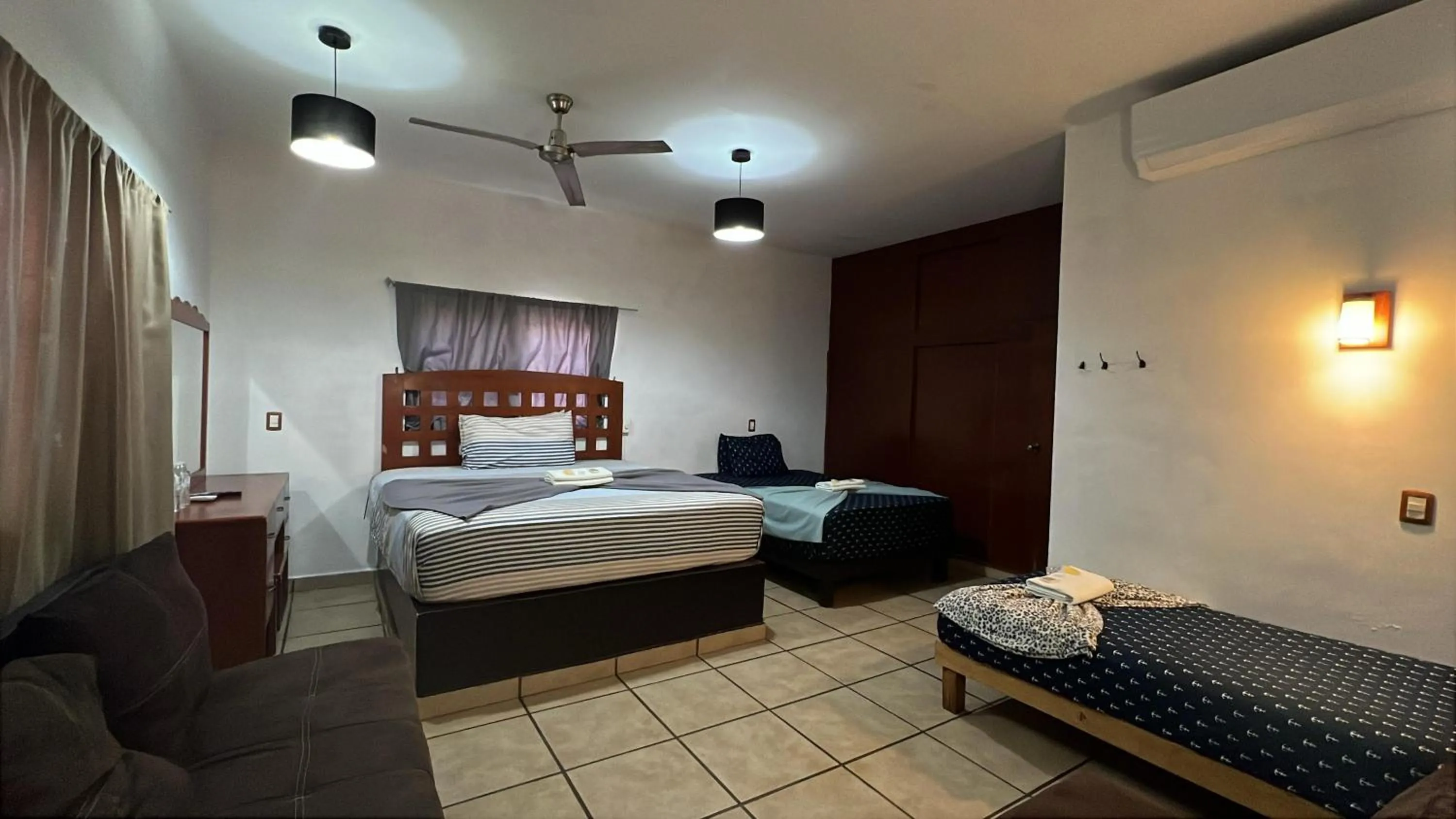 Bed in Hotel Colonos Los Cabos