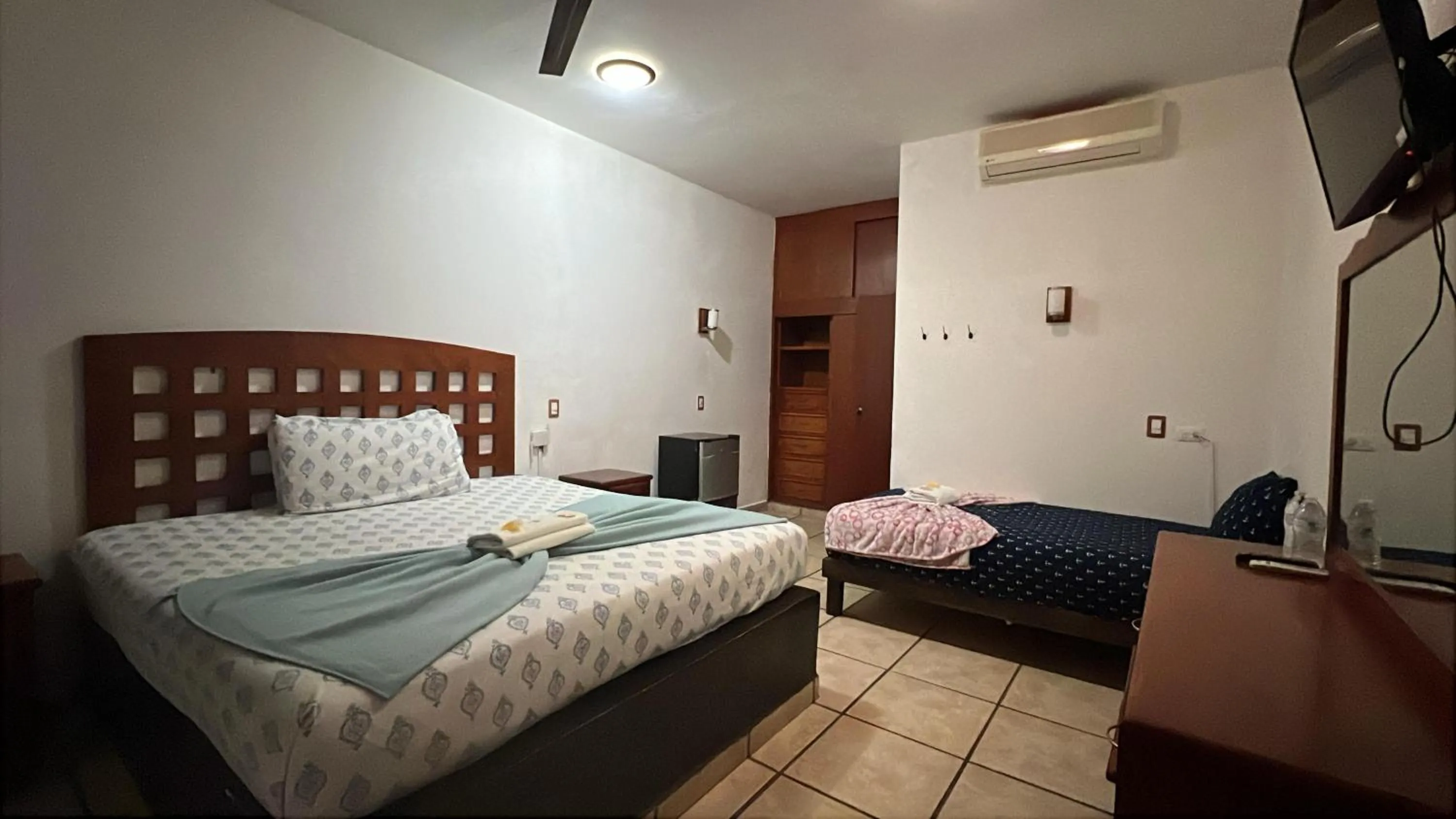 Bed in Hotel Colonos Los Cabos