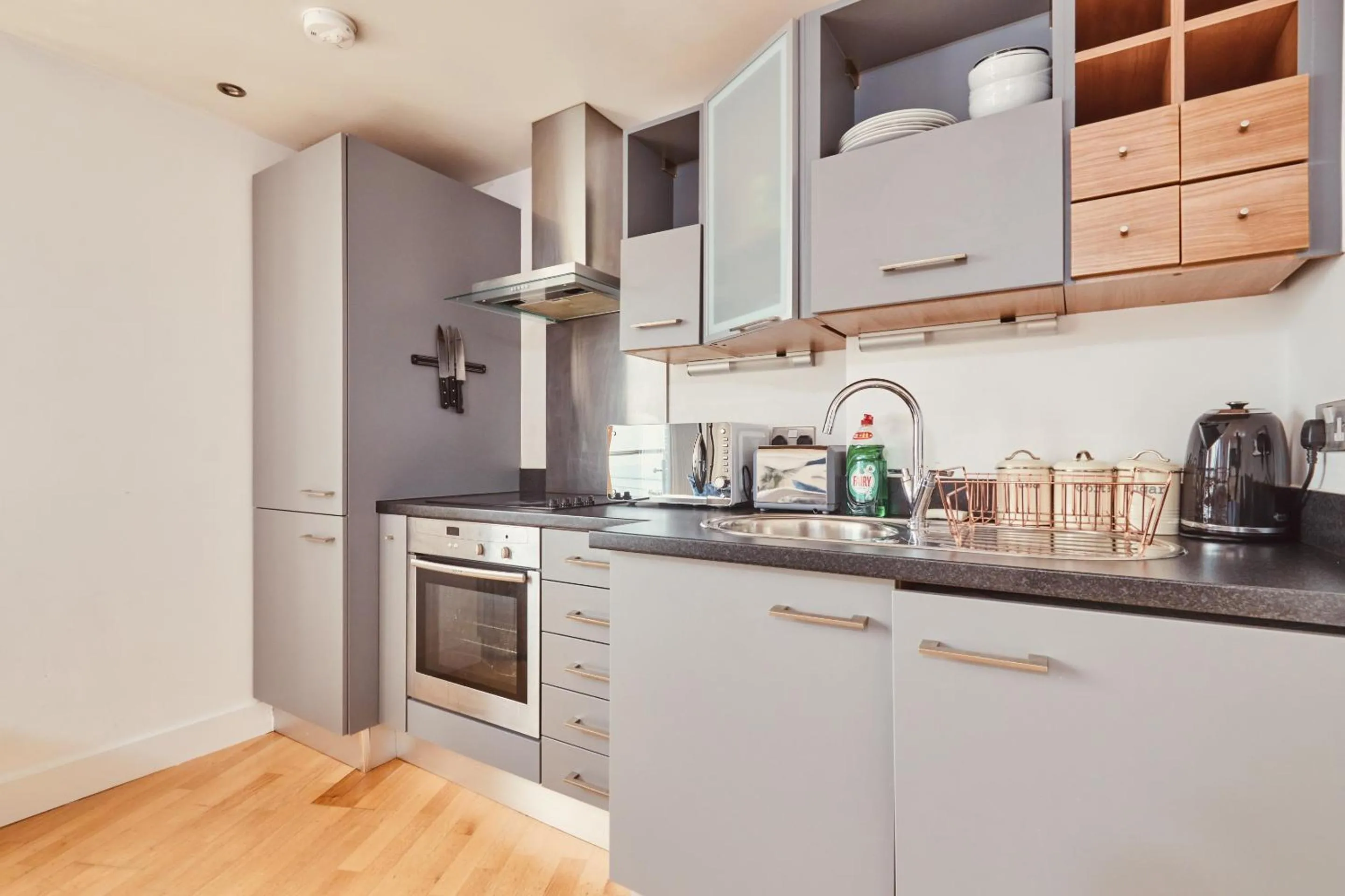 Kitchen or kitchenette in Modern Leeds City Apartment