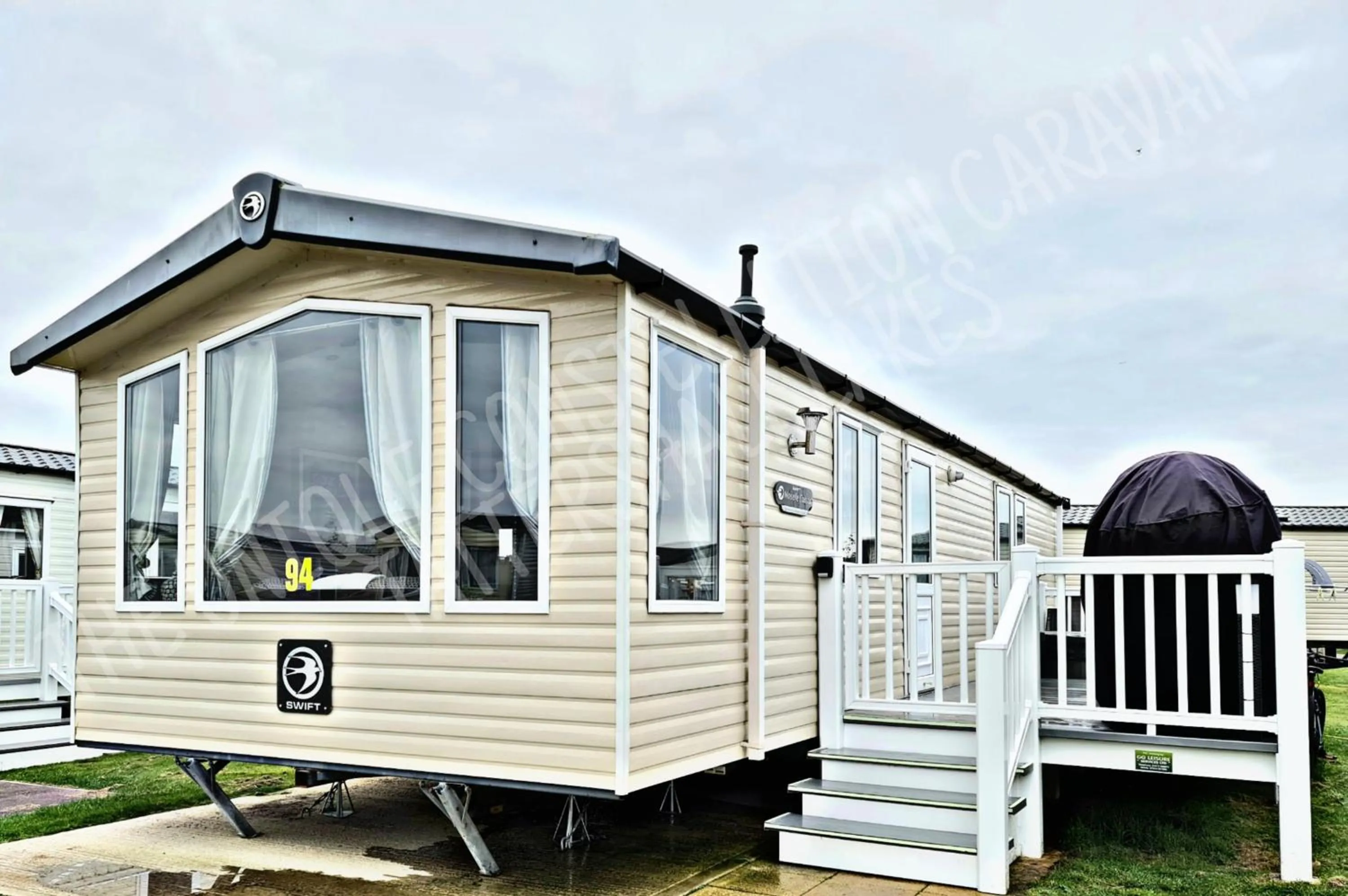 Facade/entrance in Tattershall Luxury Hot Tub Caravan