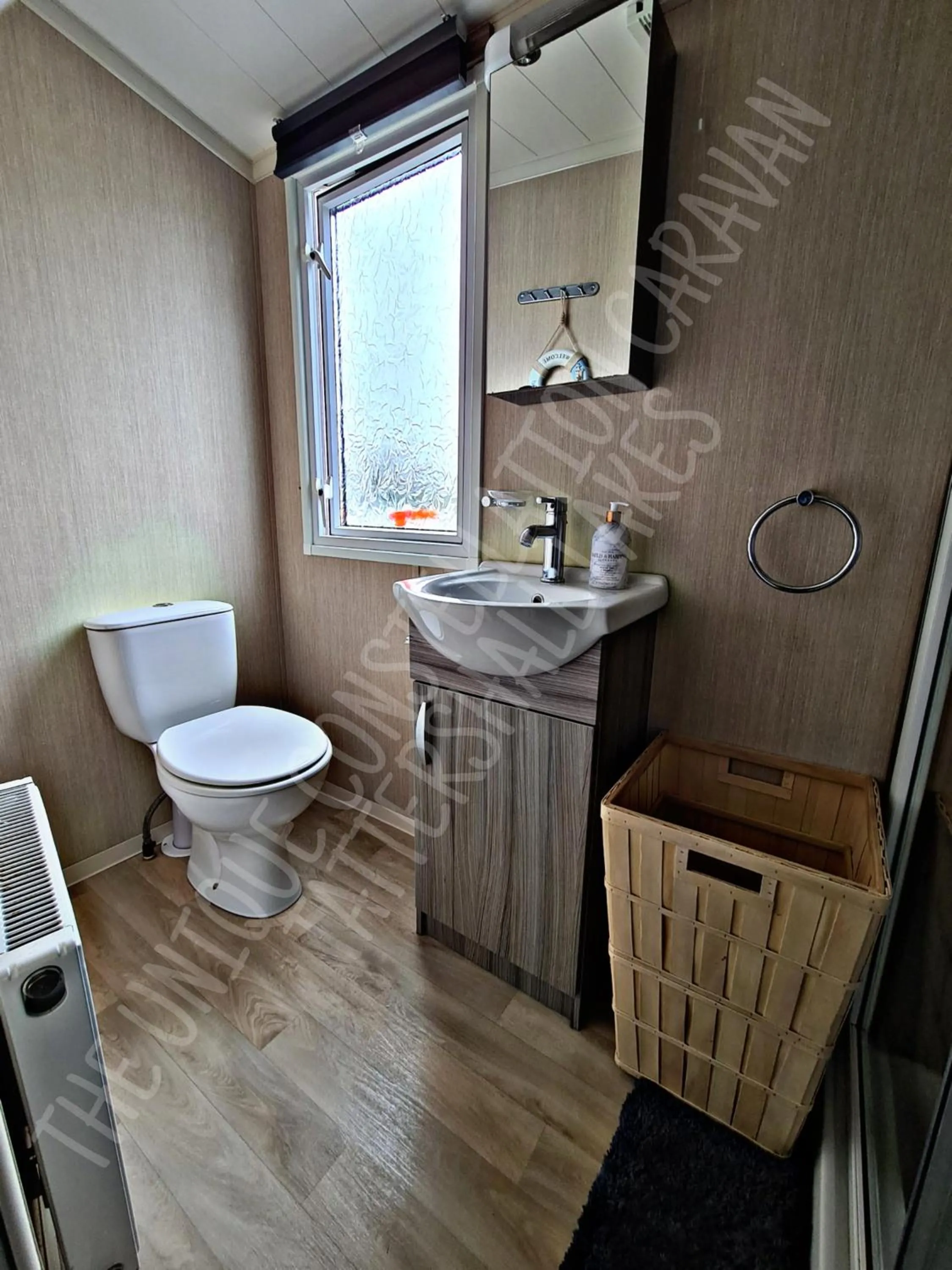 Bathroom in Tattershall Luxury Hot Tub Caravan