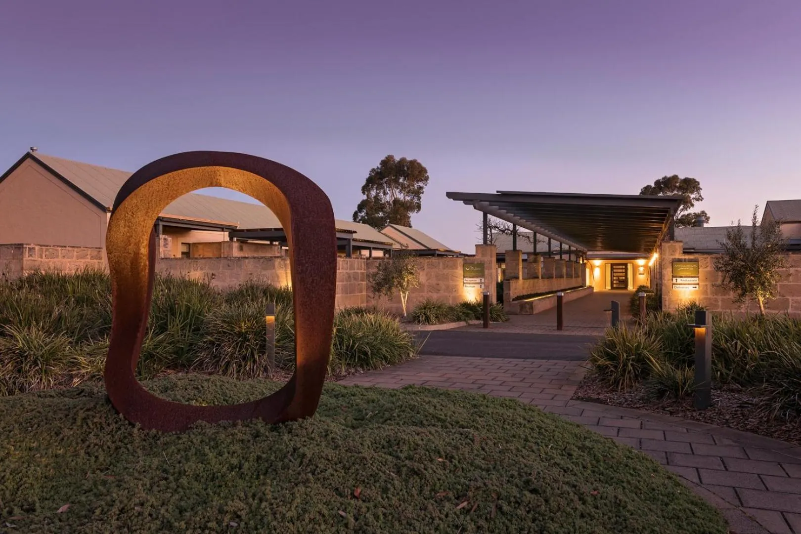 Facade/entrance in The Louise