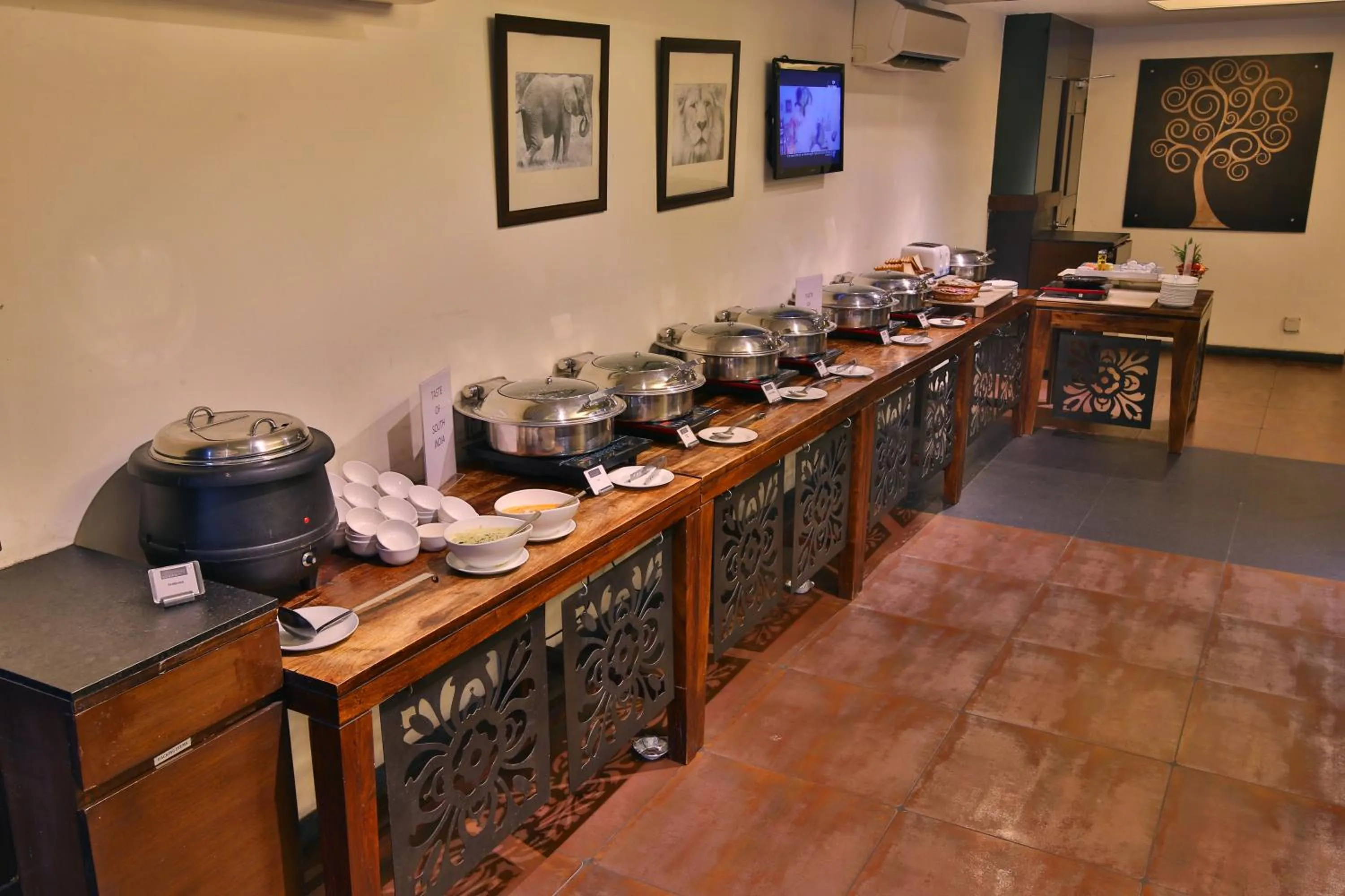 Restaurant/places to eat in Hotel Clarks Collection Vadodara