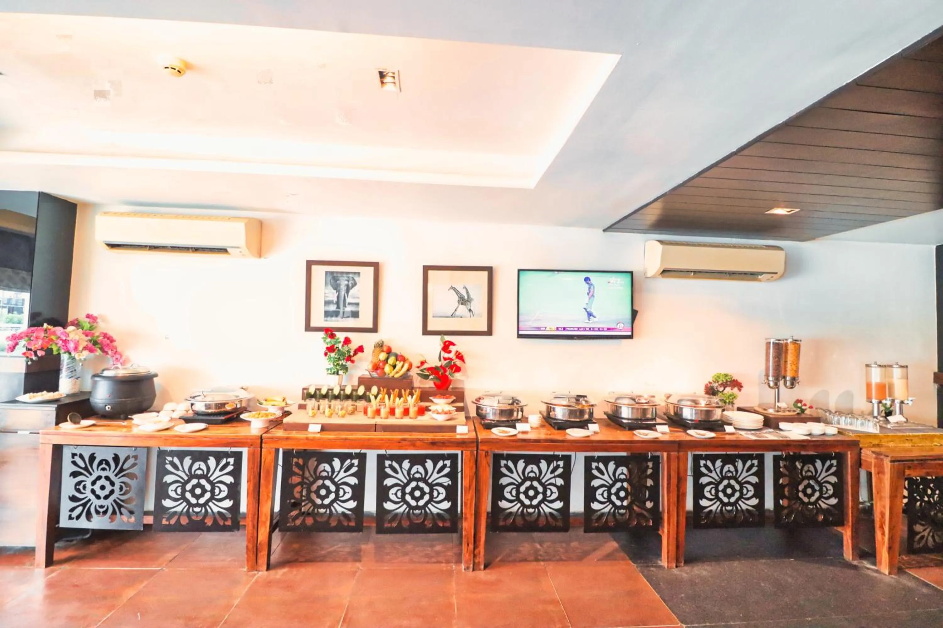 Restaurant/places to eat in Hotel Clarks Collection Vadodara