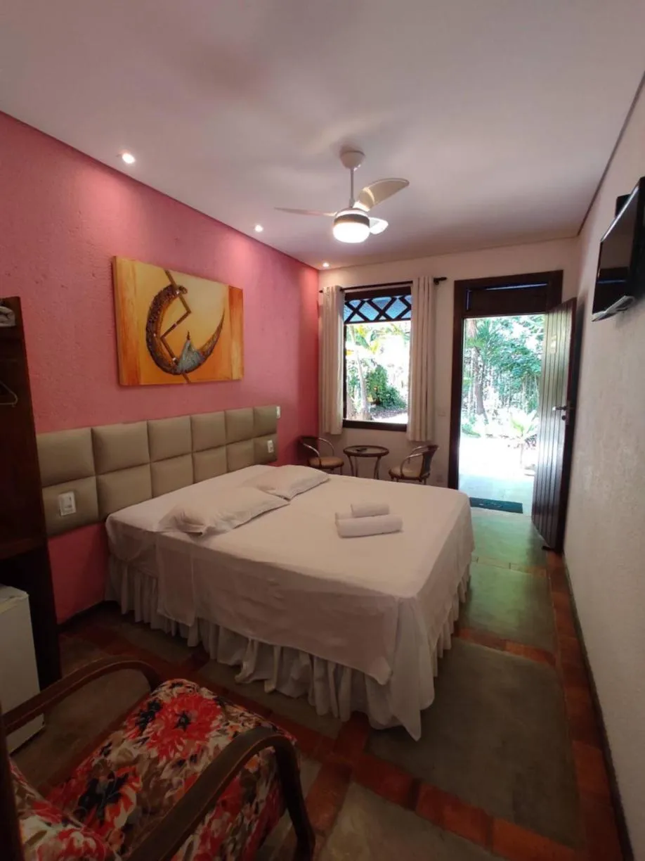 Photo of the whole room, Bed in Pousada Banana Cipó