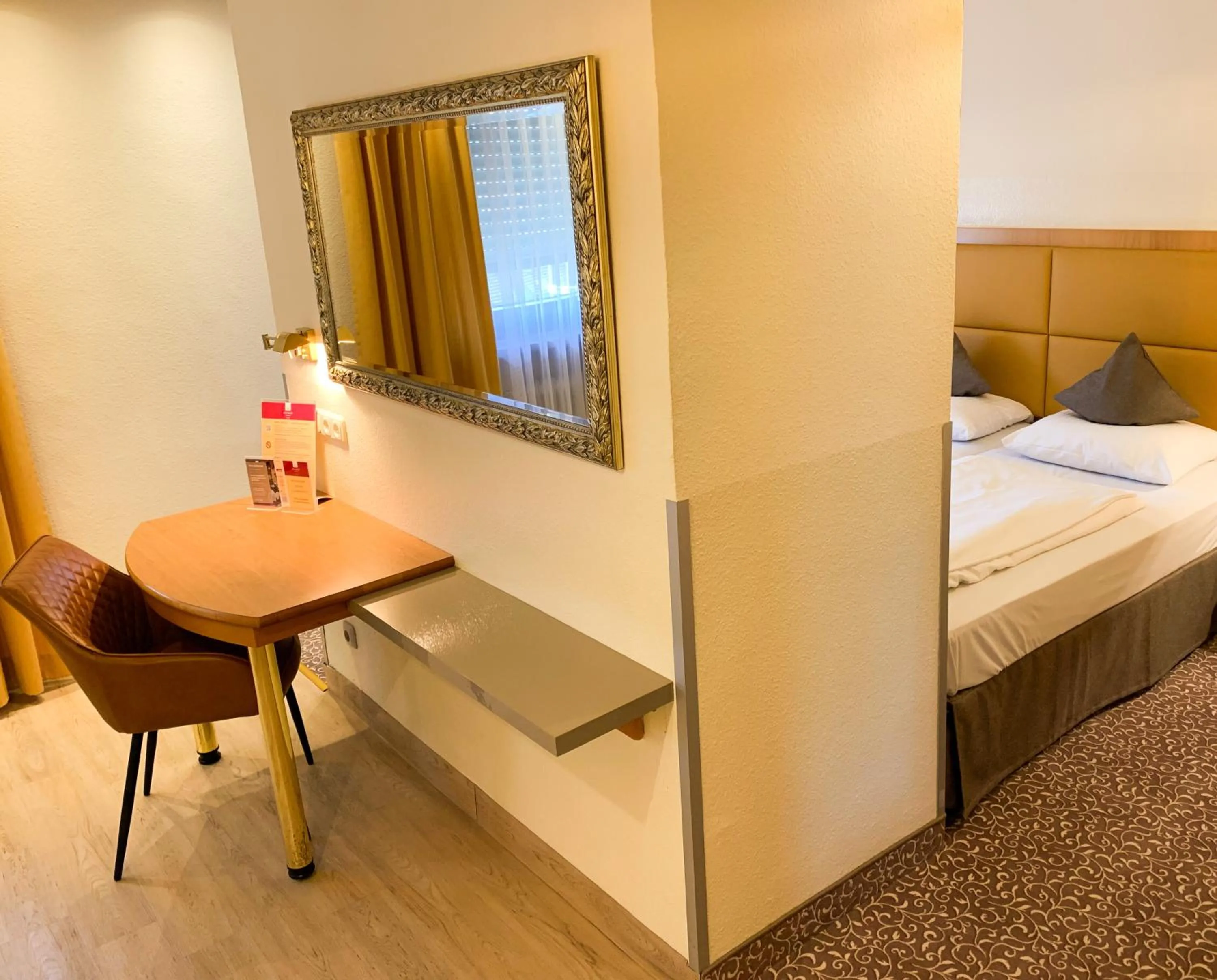 Guests, Bed in City Hotel Ost am Kö