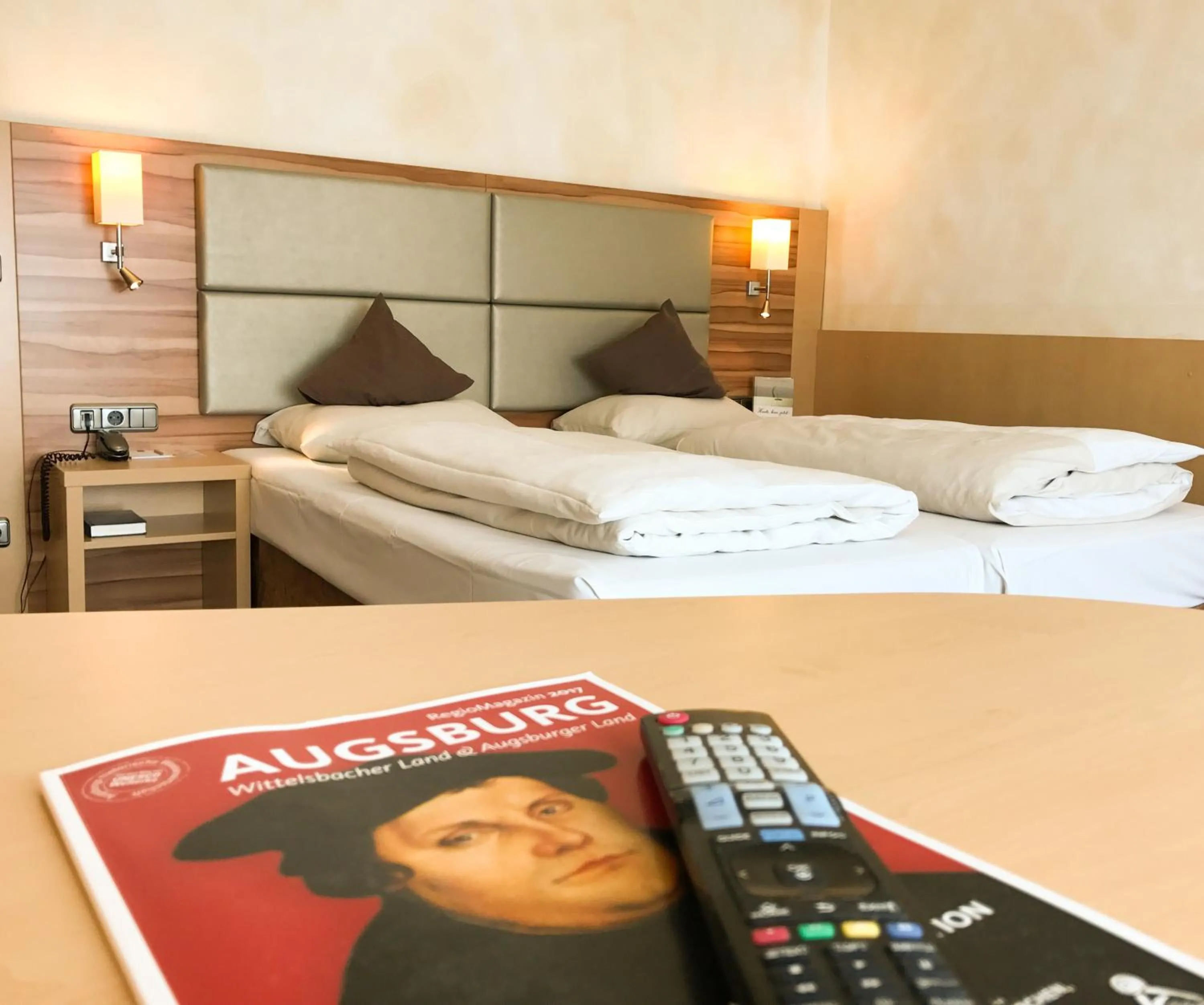 Photo of the whole room, Bed in City Hotel Ost am Kö