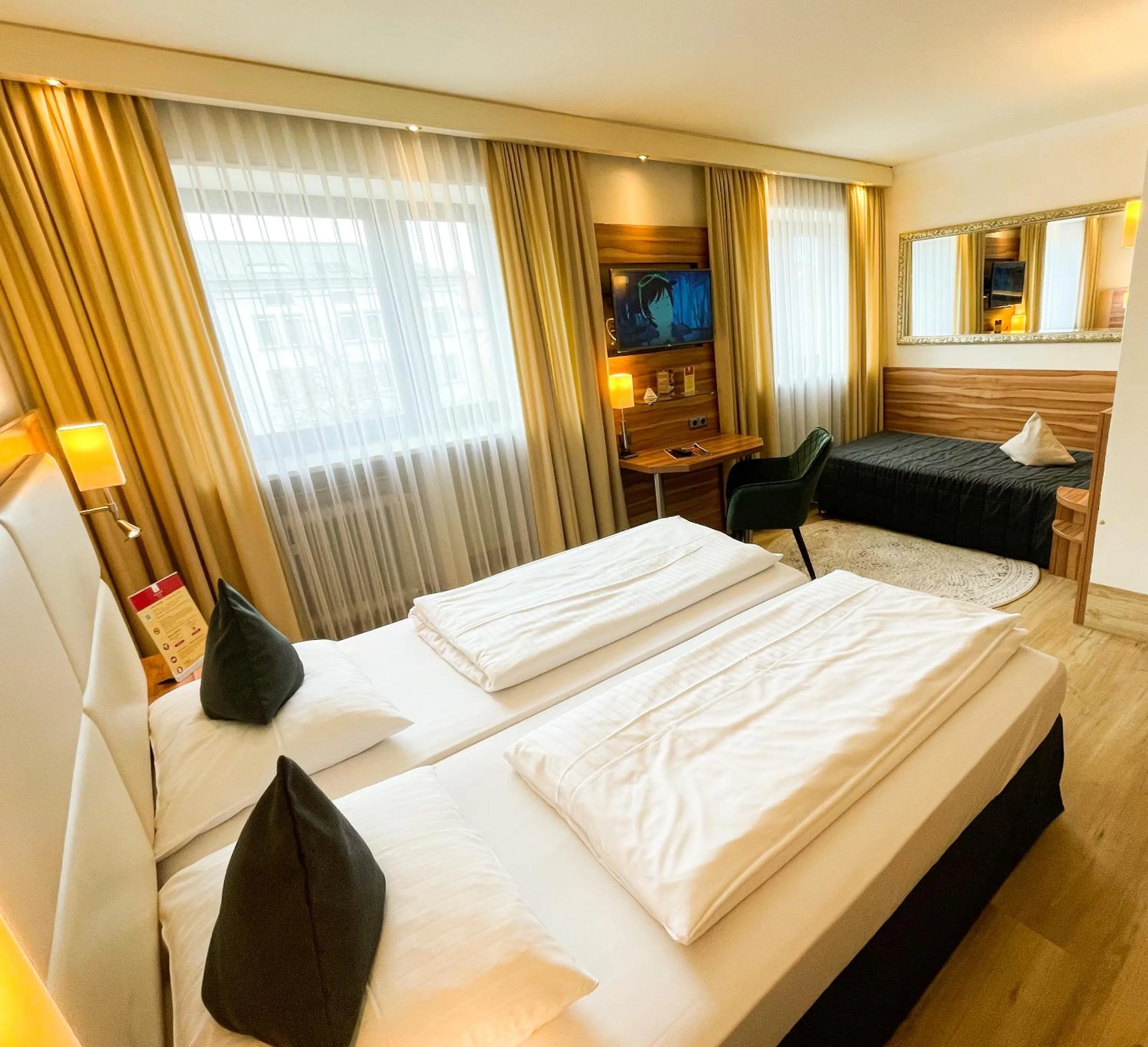 Photo of the whole room, Bed in City Hotel Ost am Kö