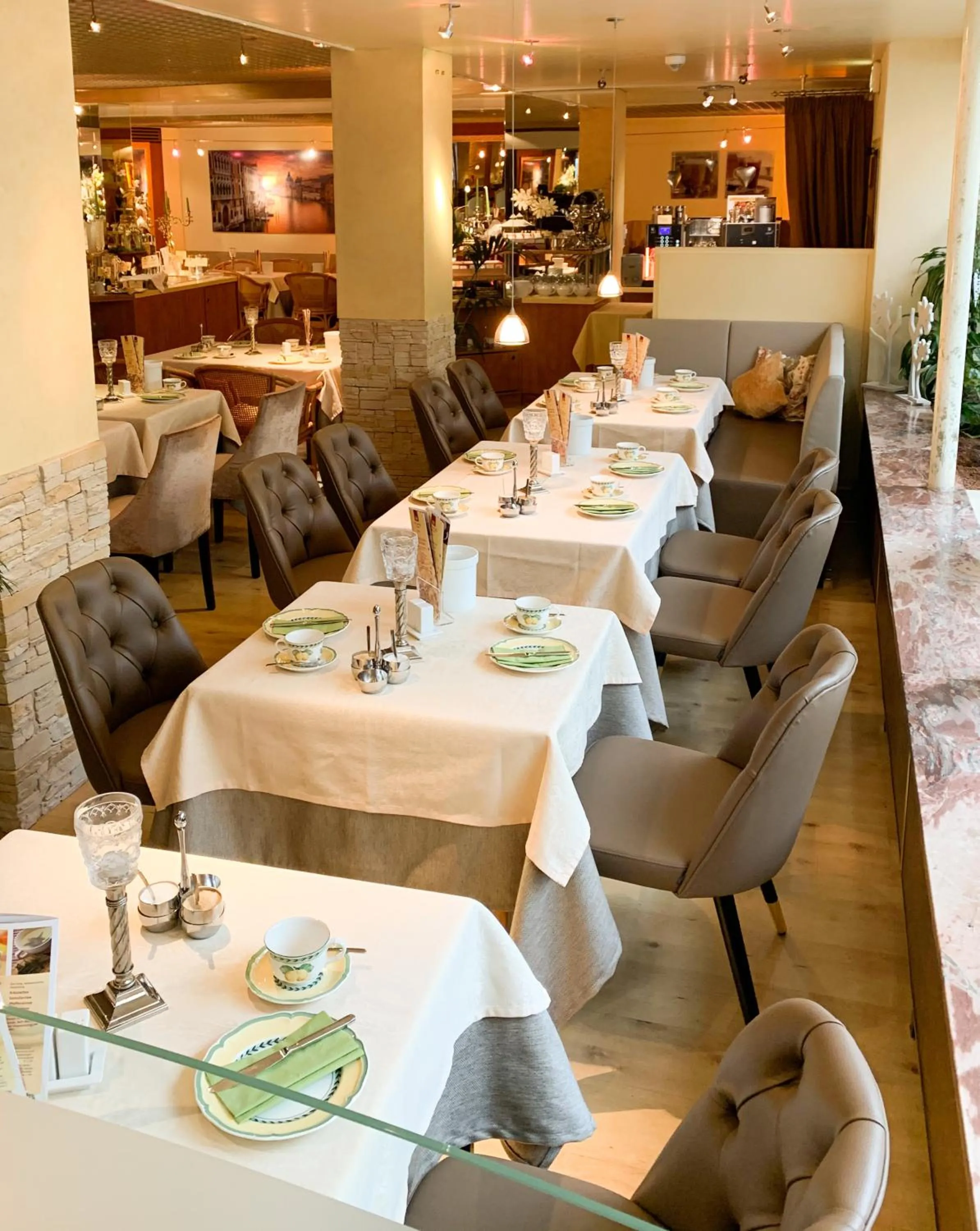 Restaurant/places to eat in City Hotel Ost am Kö