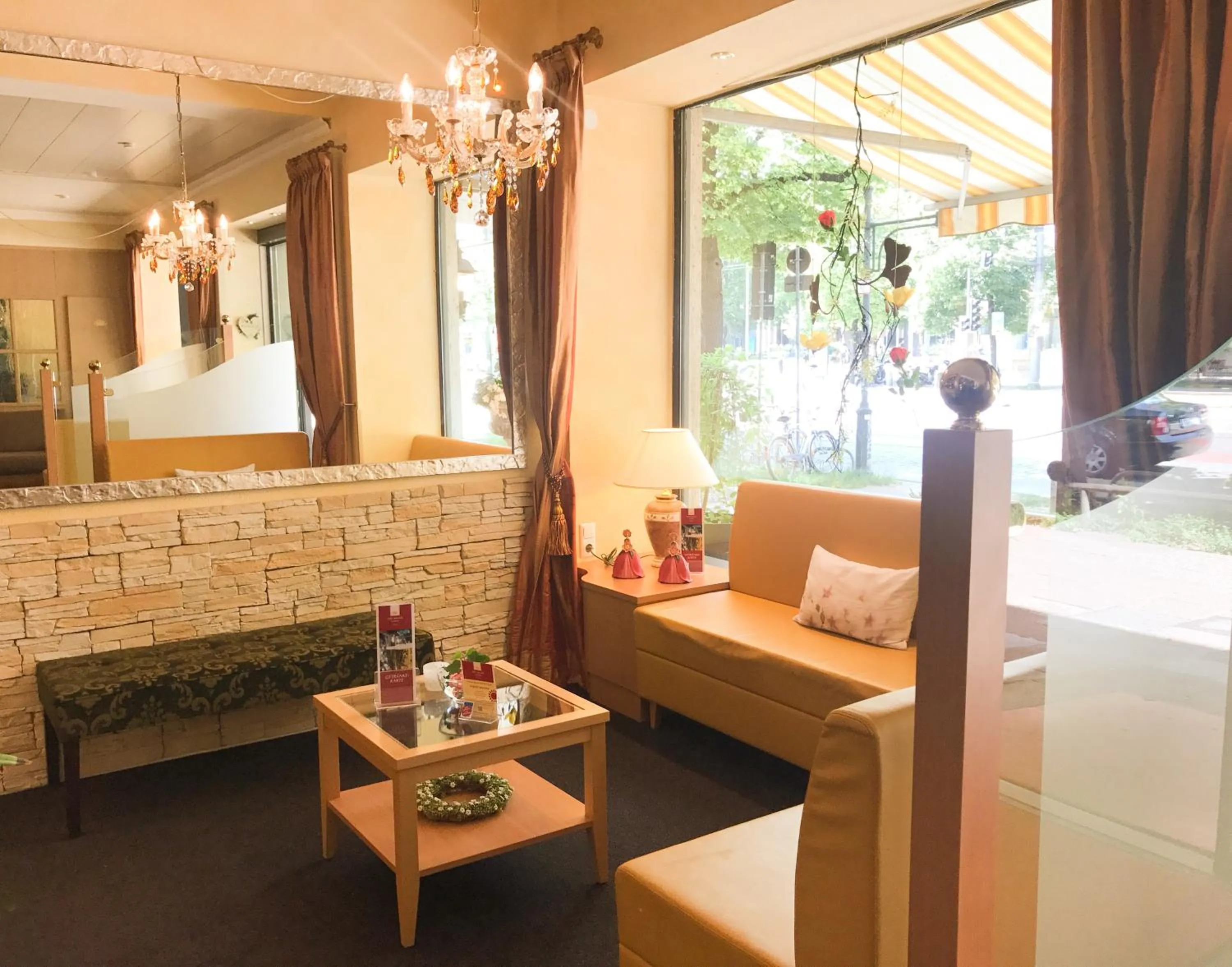 Lobby or reception in City Hotel Ost am Kö