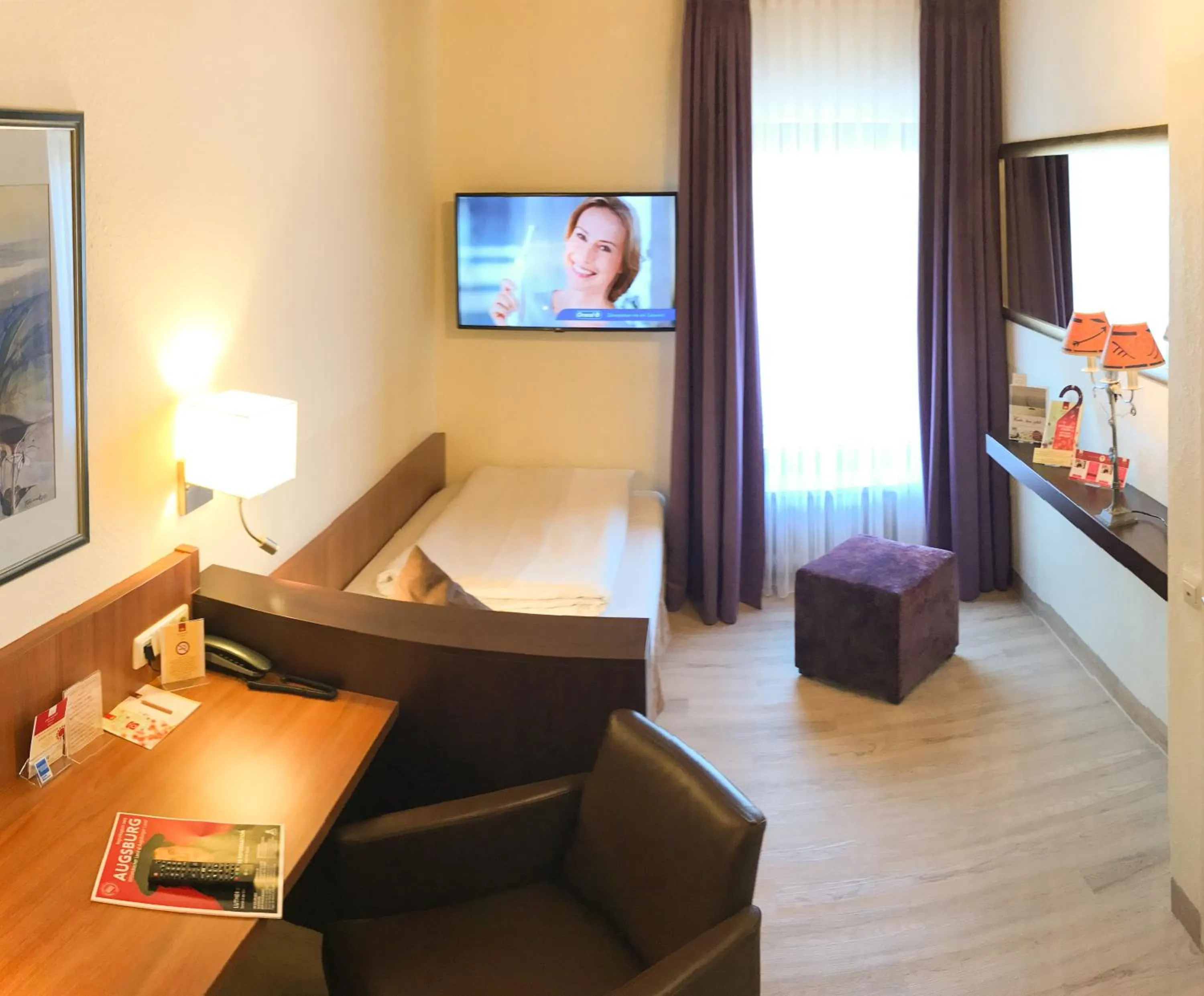 Photo of the whole room, Bed in City Hotel Ost am Kö